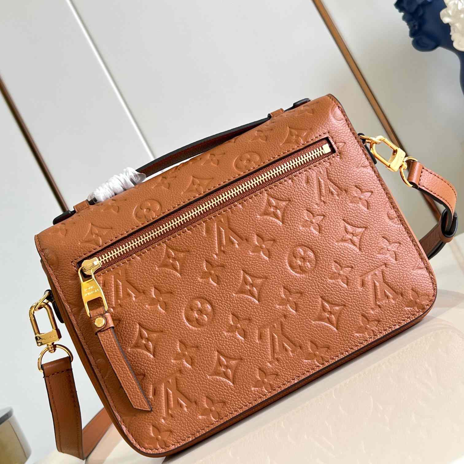 Louis Vuitton Pochette Métis  M12711 - DopestKickz