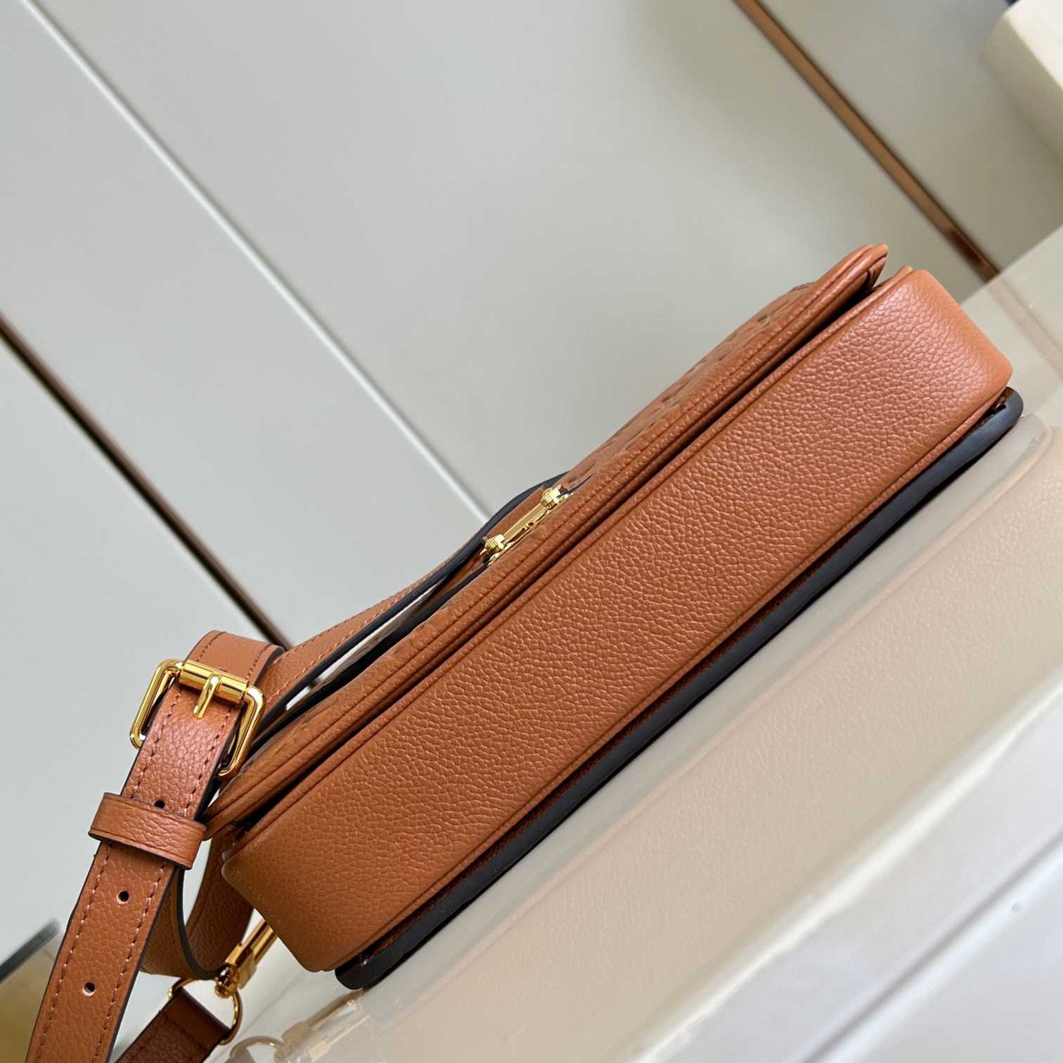 Louis Vuitton Pochette Métis  M12711 - DopestKickz