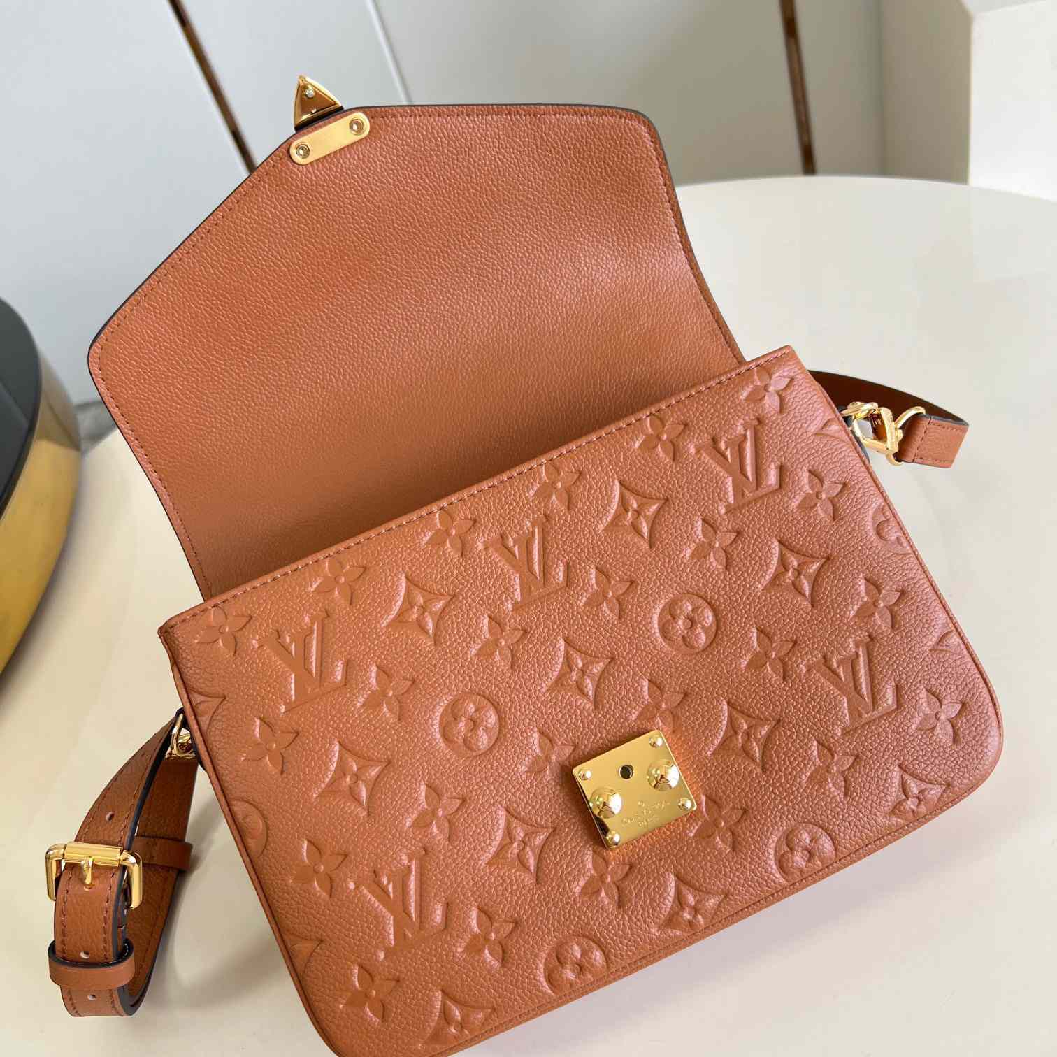 Louis Vuitton Pochette Métis  M12711 - DopestKickz