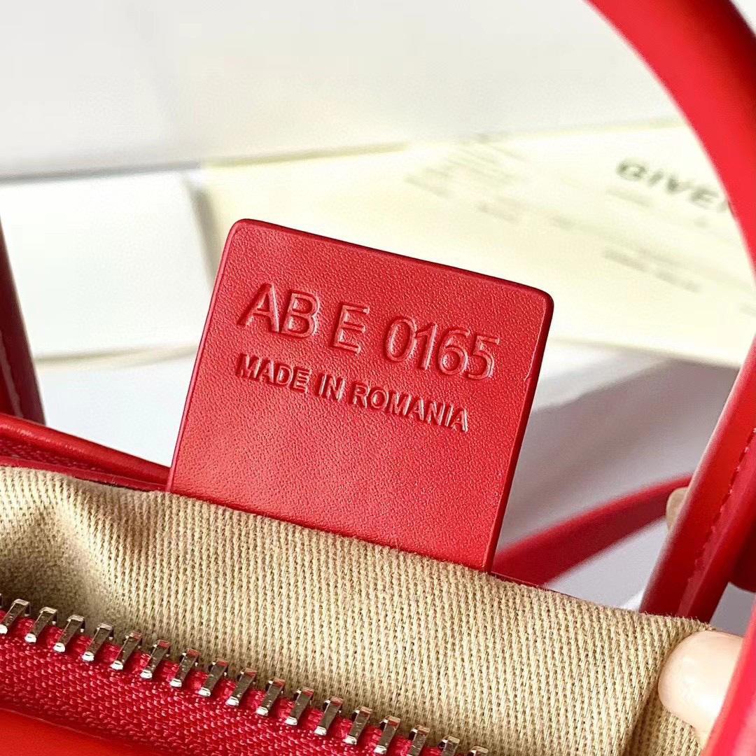 Givenchy Shiny Lord Calfskin Small Antigona Bag   22*27*13cm - DopestKickz