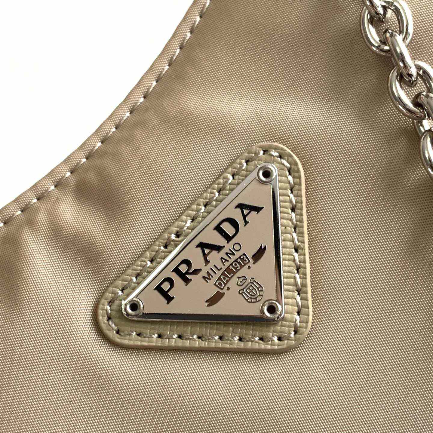 Prada Re-Edition 1995 Chaîne Re-Nylon Mini-bag - DopestKickz
