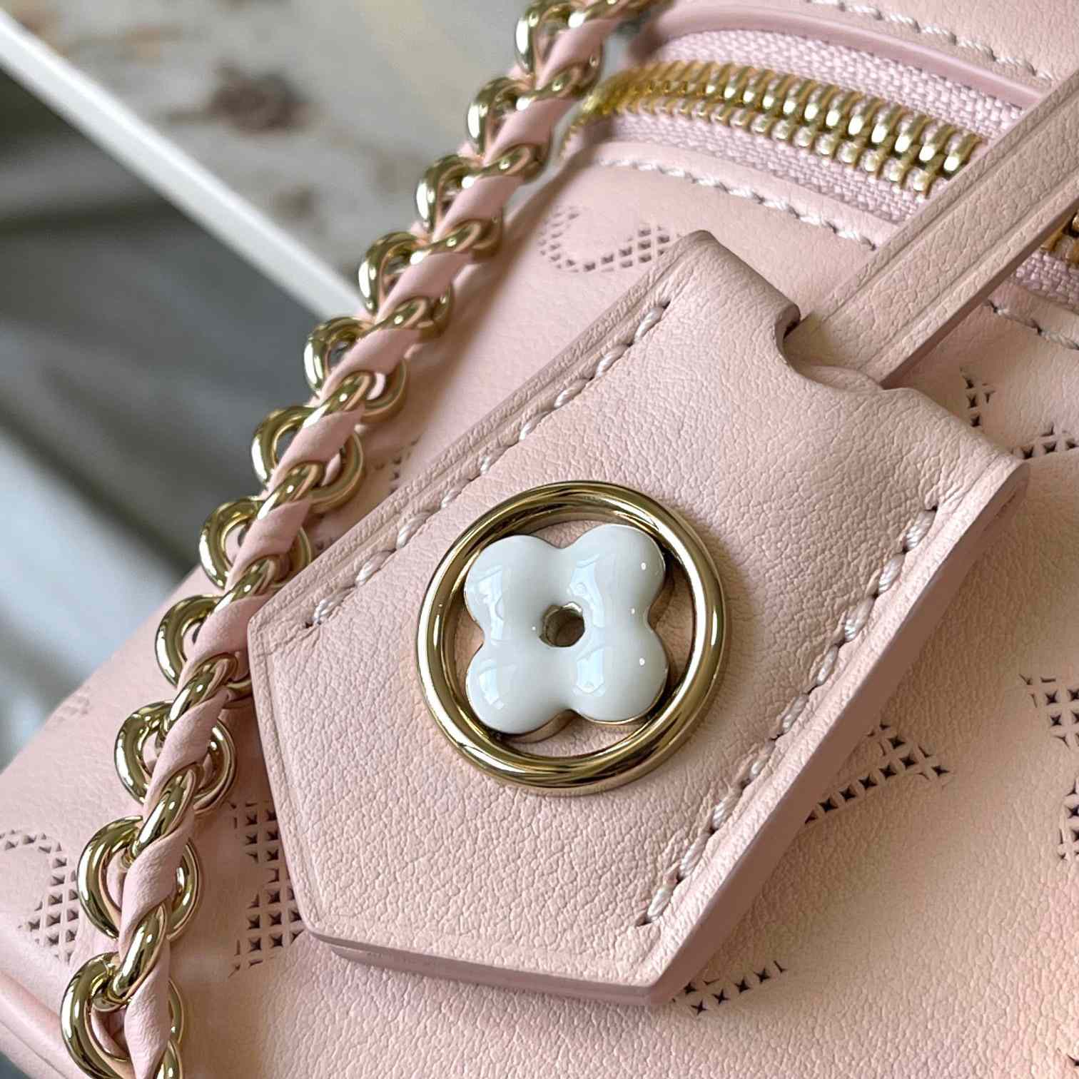 Louis Vuitton Vanity Pouch  M11298 - DopestKickz