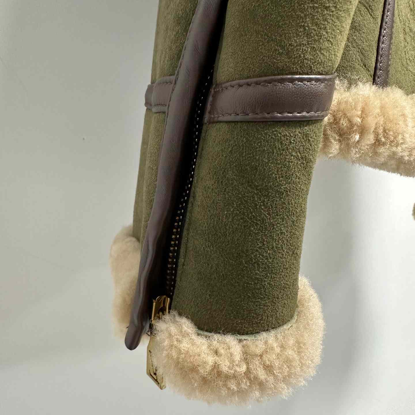 Louis Vuitton Shearling Bombardier   1AFIMP - DopestKickz