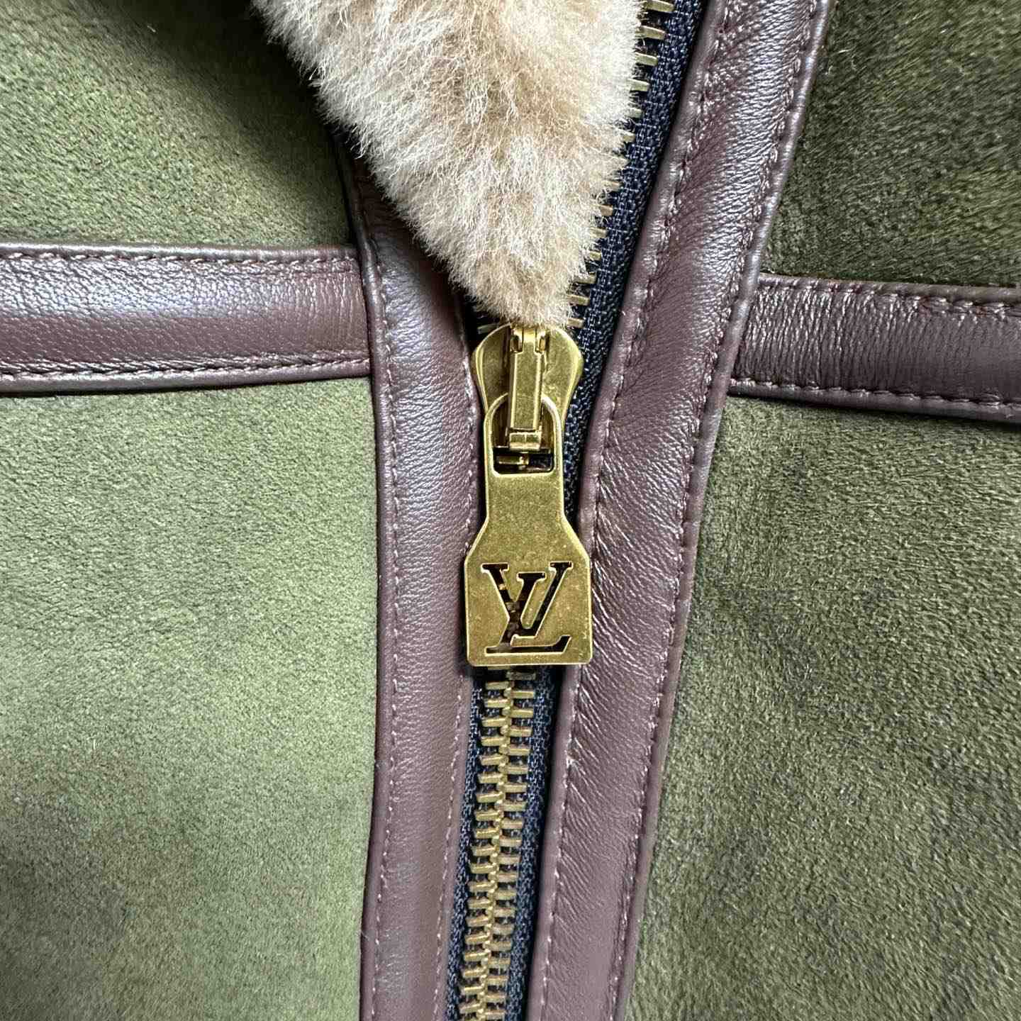 Louis Vuitton Shearling Bombardier   1AFIMP - DopestKickz