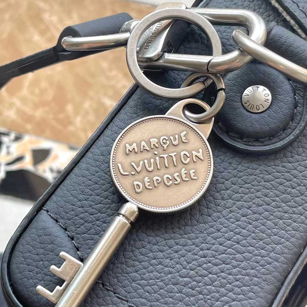 Louis Vuitton Soul Trunk  M11516 - DopestKickz