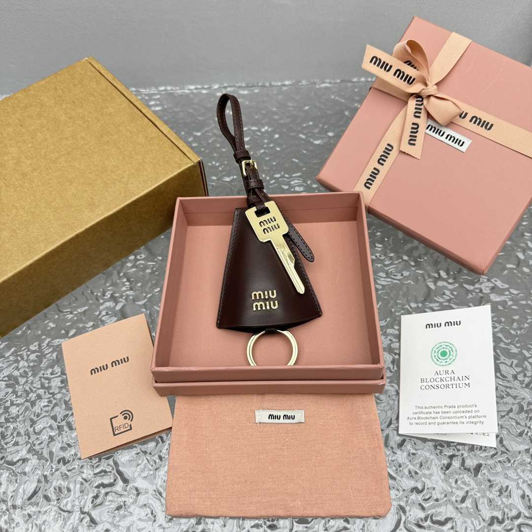 Miu Miu Logo-lettering Leather Trick - DopestKickz