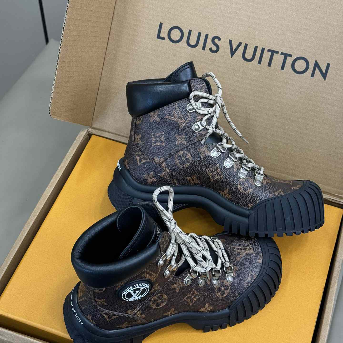 Louis Vuitton Ruby Flat Ranger   - DopestKickz