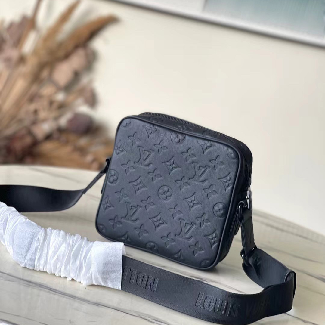 Louis Vuitton Getaway Messenger  M12516 - DopestKickz