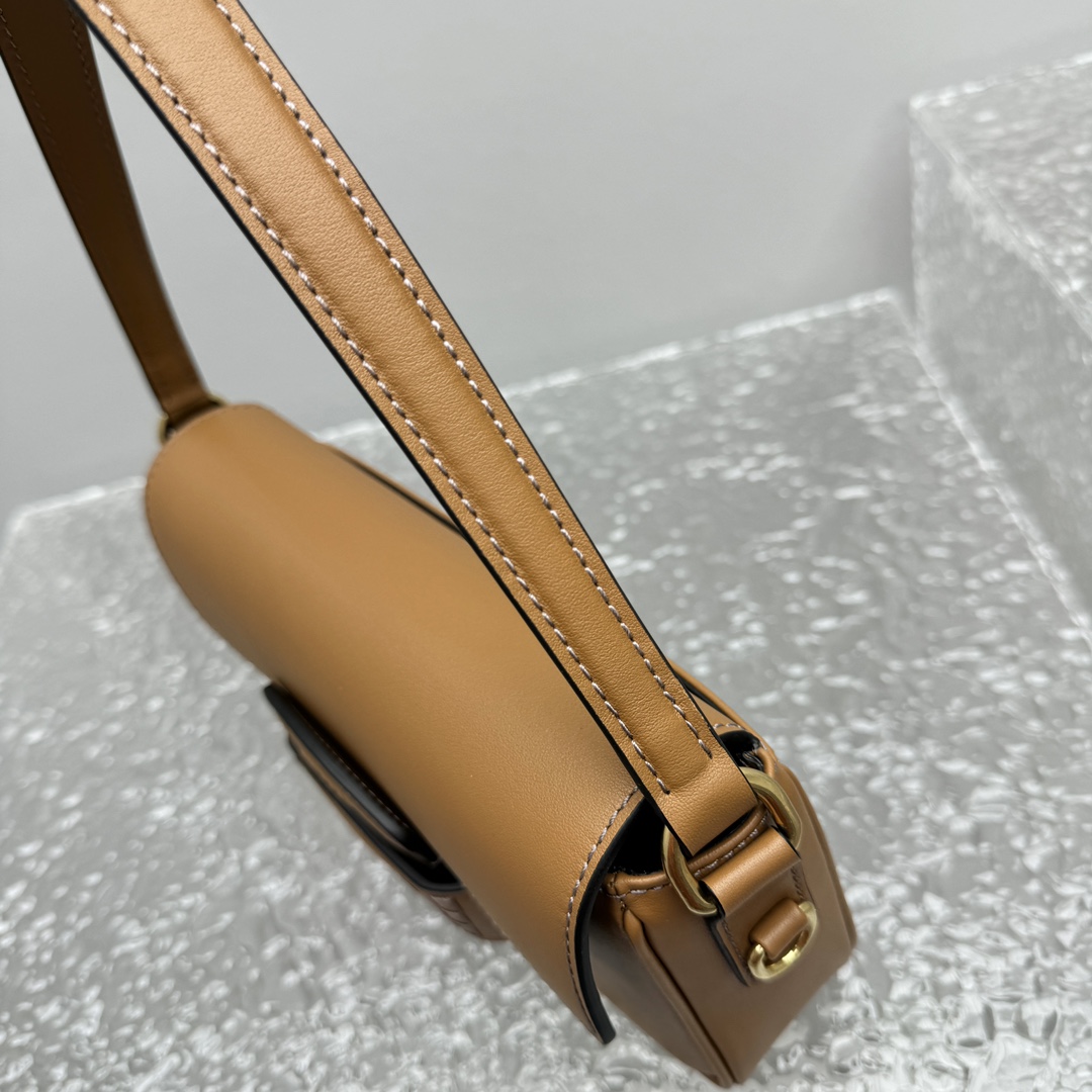 Miu Miu Penny Leather Bag - DopestKickz