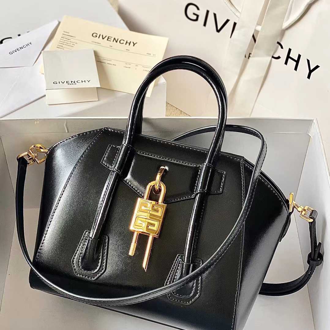 Givenchy Antigona Bag    20x22x13cm - DopestKickz