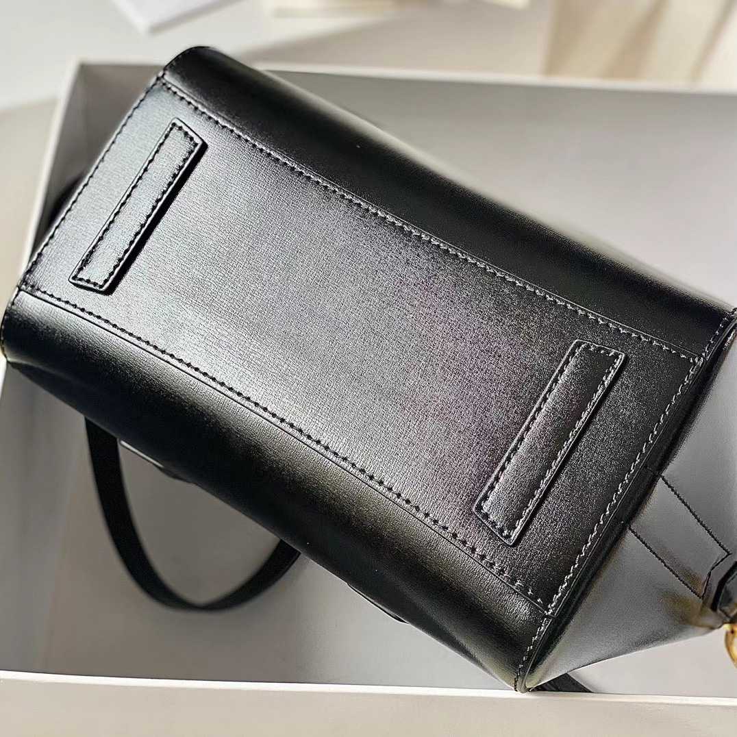 Givenchy Antigona Bag    20x22x13cm - DopestKickz
