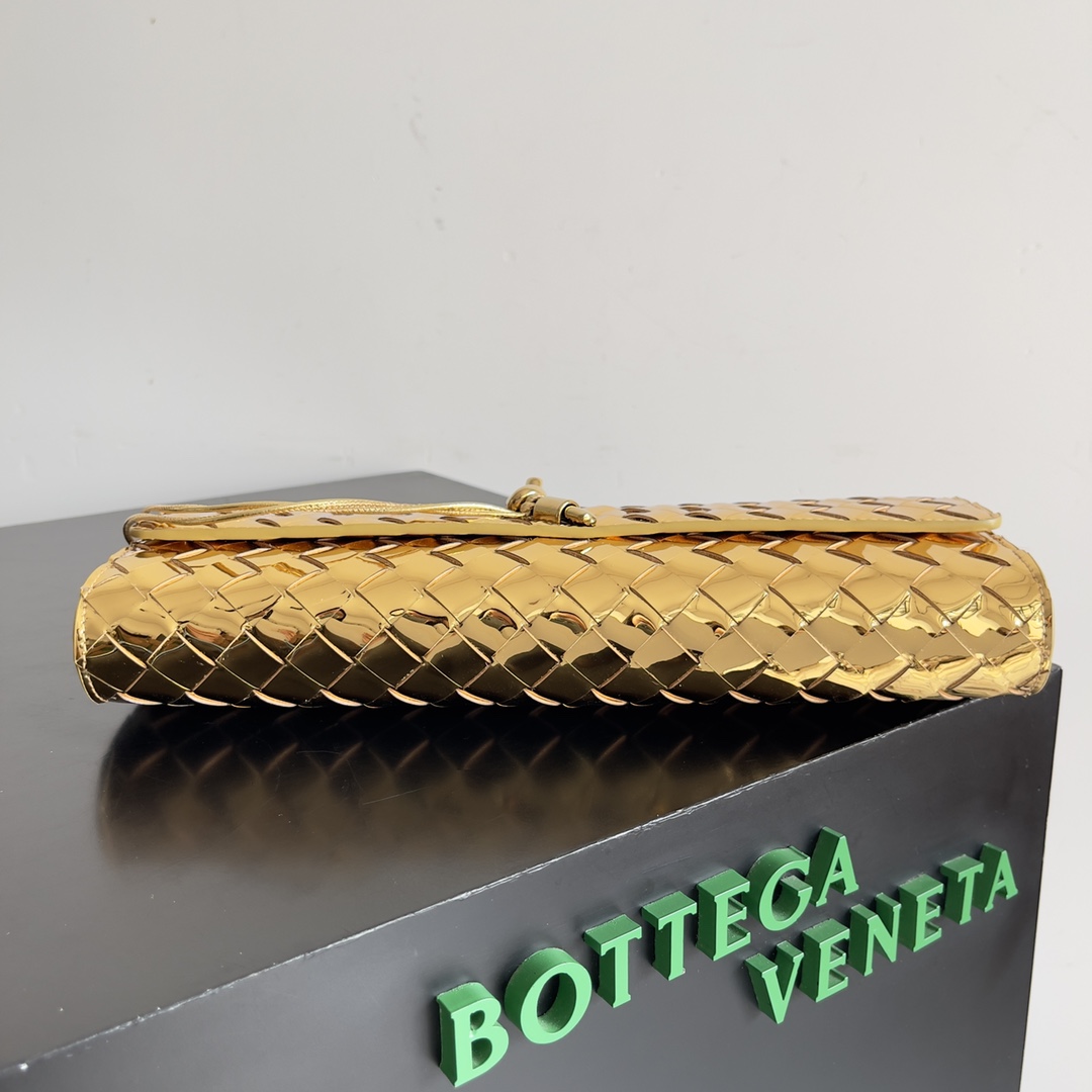 Bottega Veneta Andiamo Clutch 31*13*3cm - DopestKickz