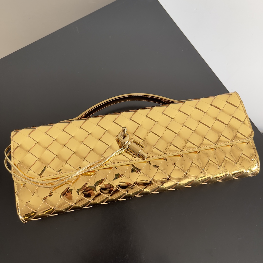 Bottega Veneta Andiamo Clutch 31*13*3cm - DopestKickz