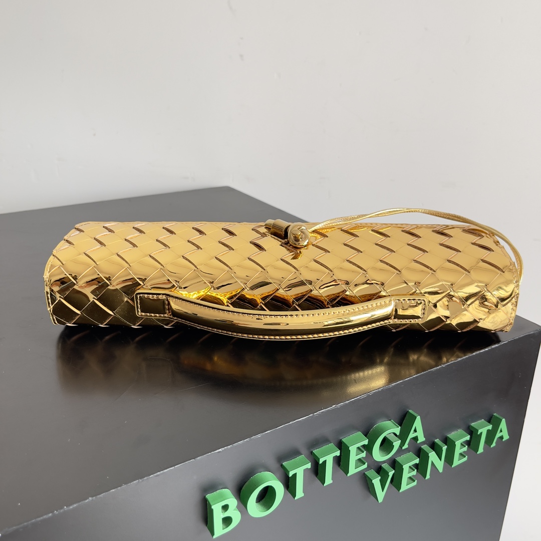 Bottega Veneta Andiamo Clutch 31*13*3cm - DopestKickz