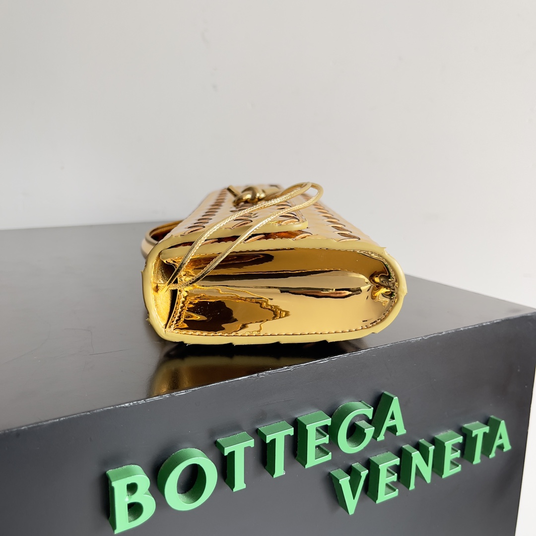 Bottega Veneta Andiamo Clutch 31*13*3cm - DopestKickz