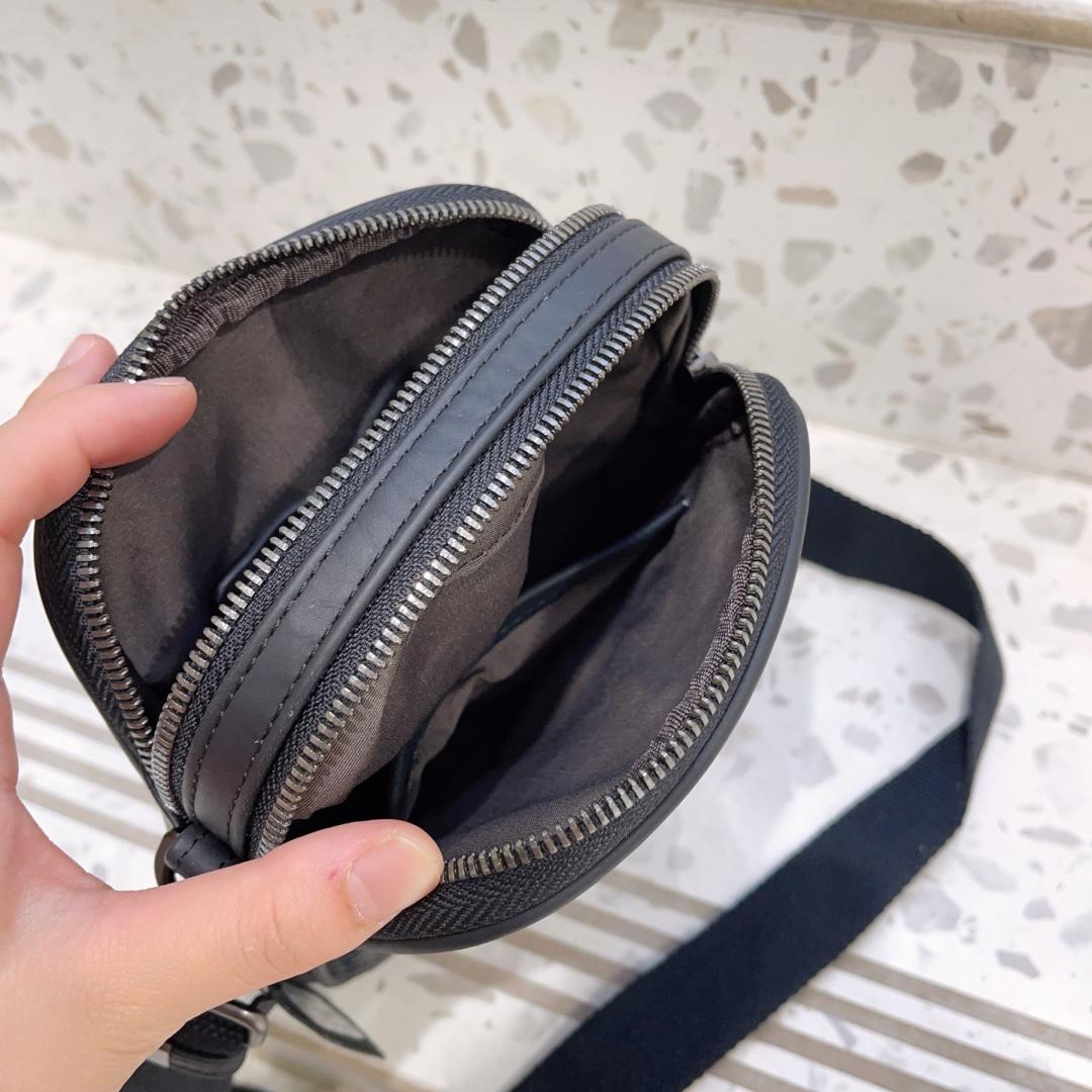 Bottega Veneta Crossbody Bag  - DopestKickz