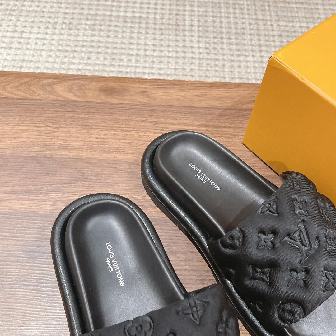 Louis Vuitton Pool Pillow Comfort Mules - DopestKickz