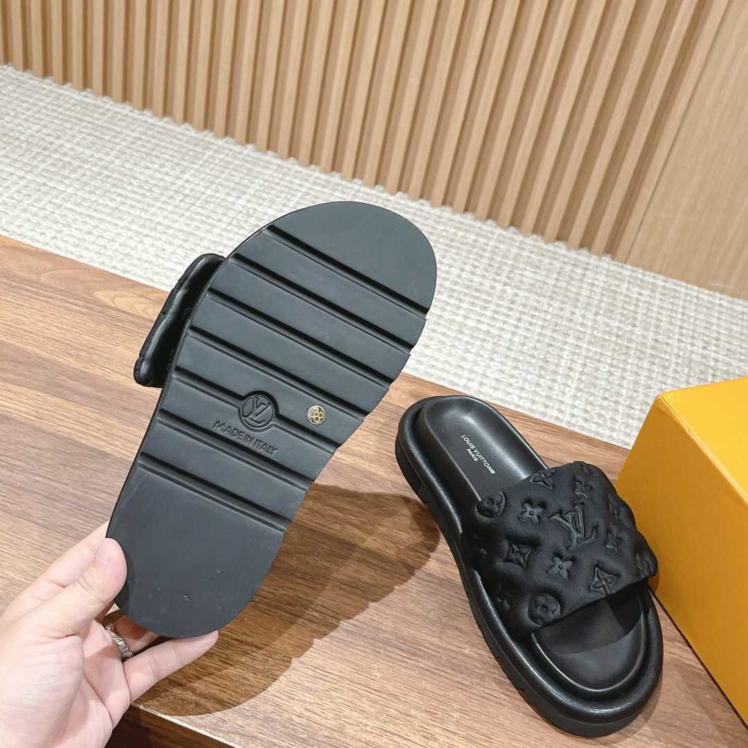 Louis Vuitton Pool Pillow Comfort Mules - DopestKickz