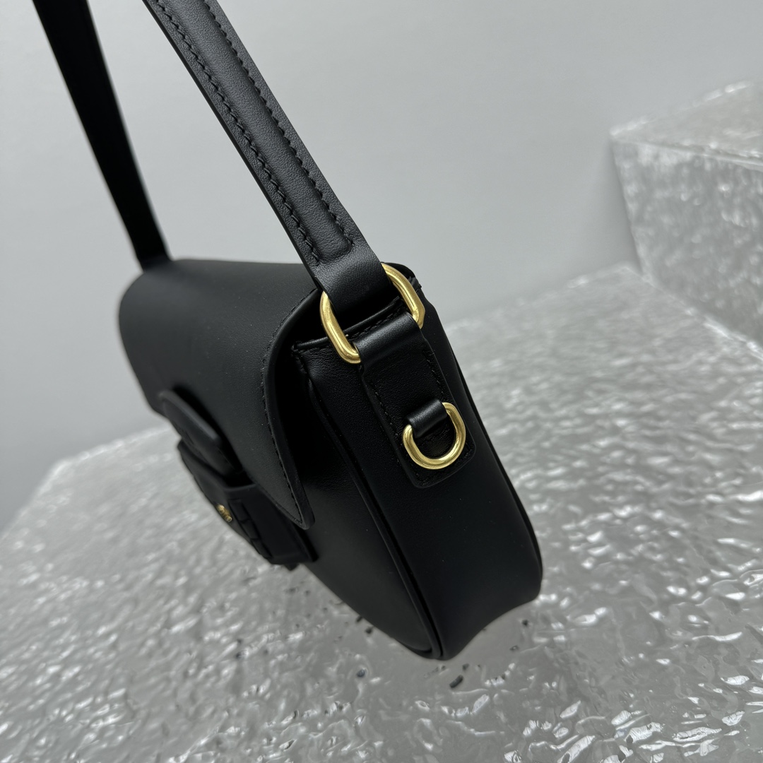 Miu Miu Penny Leather Bag - DopestKickz