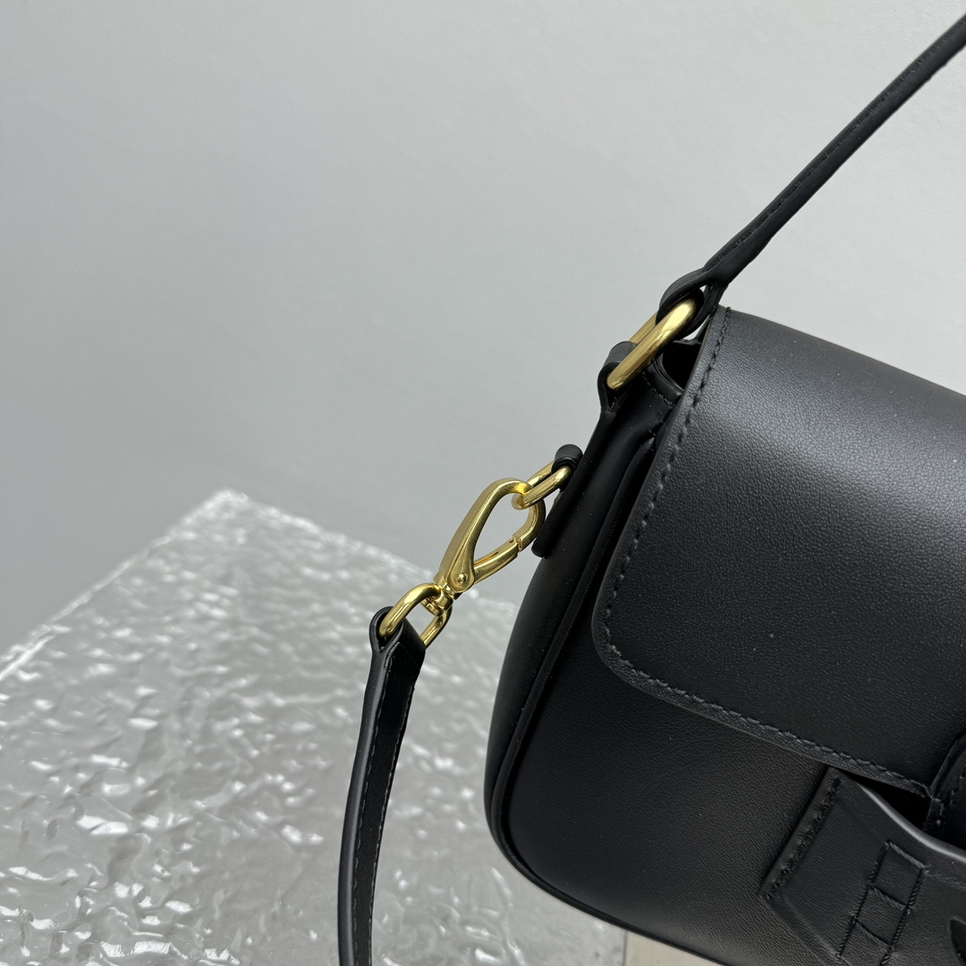 Miu Miu Penny Leather Bag - DopestKickz