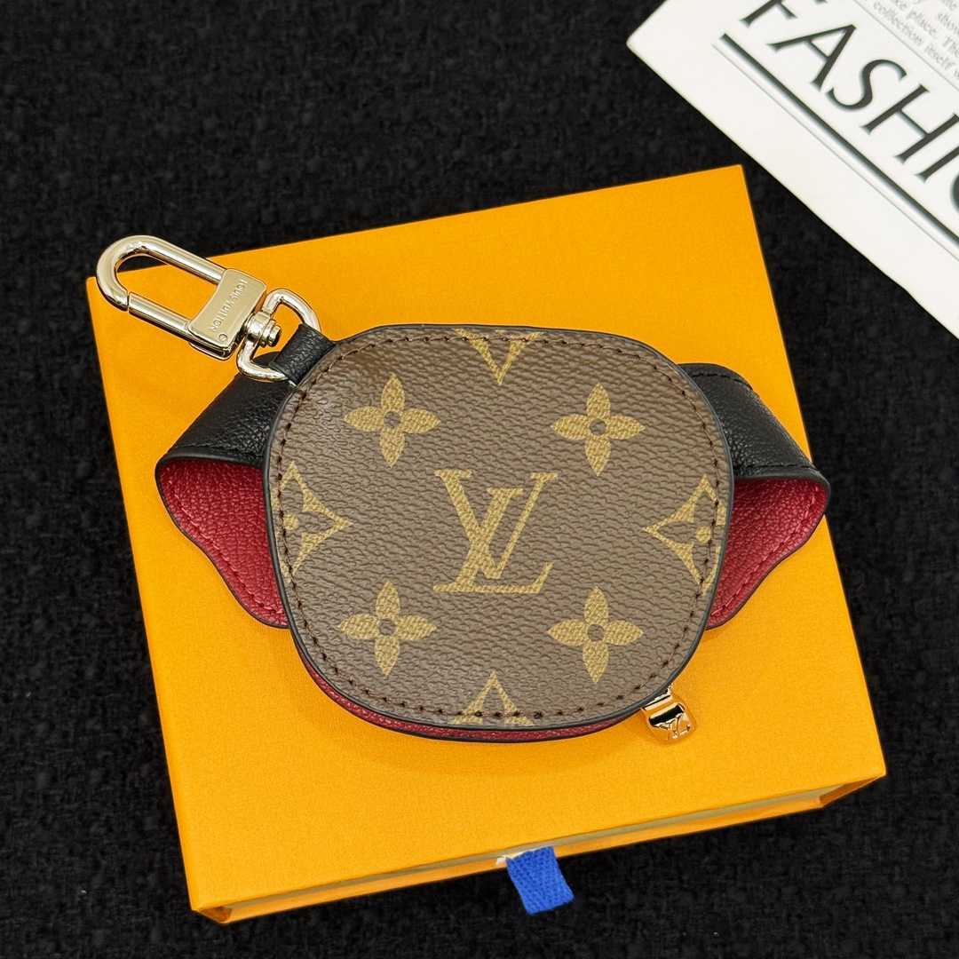 Louis Vuitton 57th Street NYC LV Dog Bag Charm  M02272 - DopestKickz