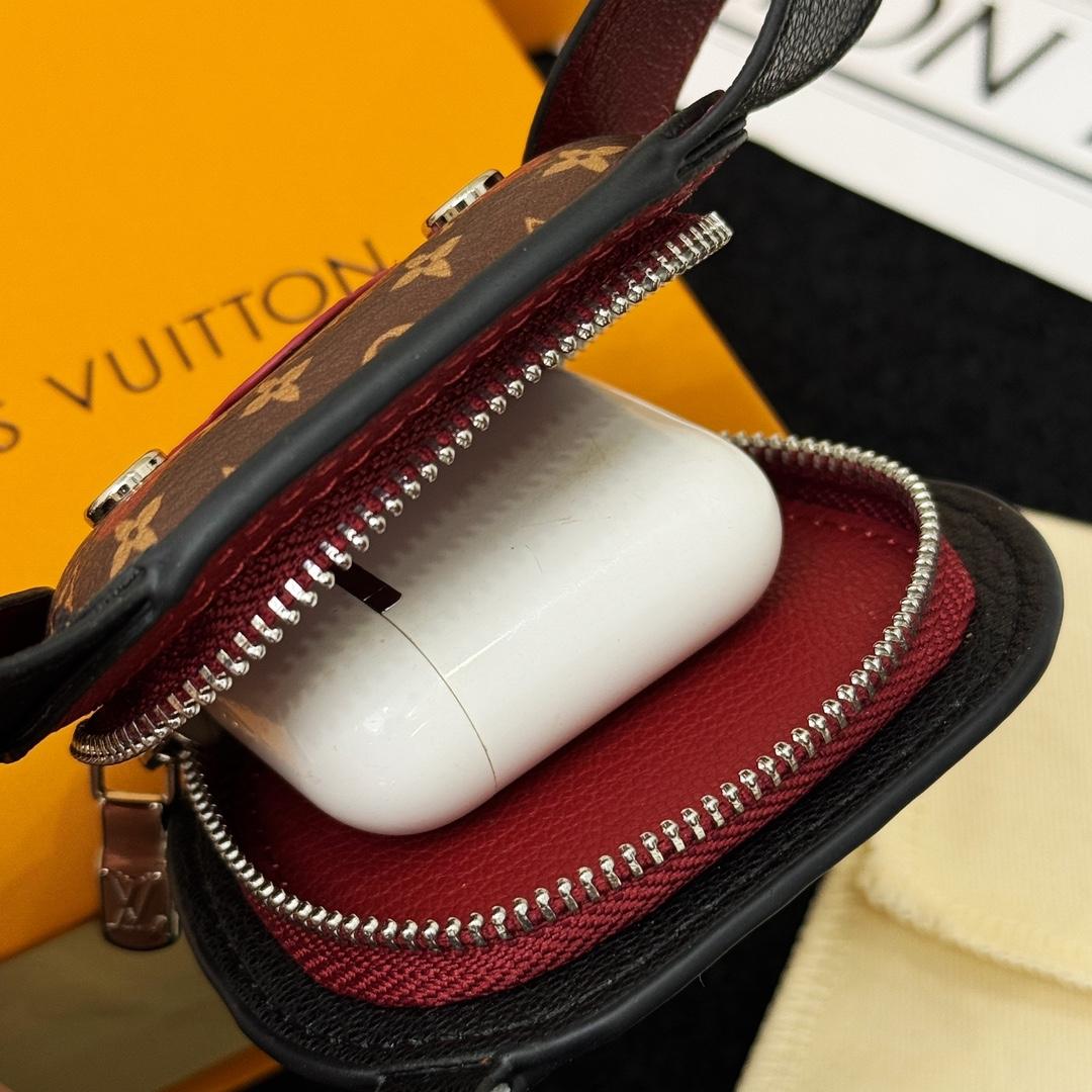 Louis Vuitton 57th Street NYC LV Dog Bag Charm  M02272 - DopestKickz