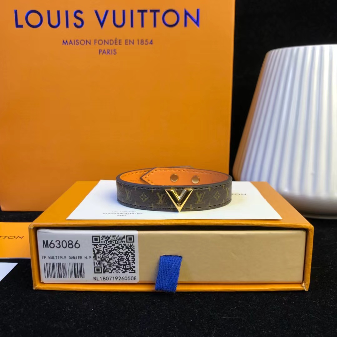 Louis Vuitton Bracelet   - DopestKickz