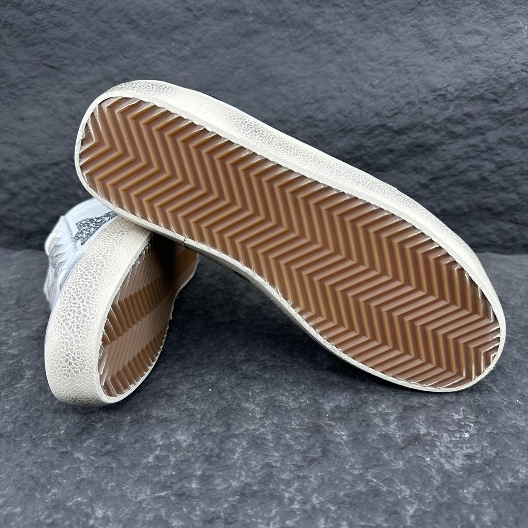 Golden Goose Sneakers - DopestKickz