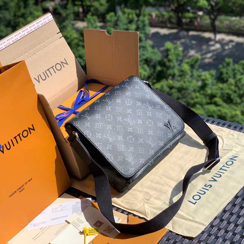 Louis Vuitton District PM Messenger Bag  25-22-8cm - DopestKickz