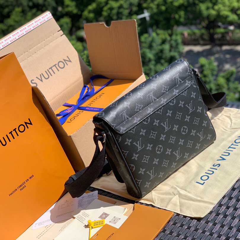 Louis Vuitton District PM Messenger Bag  25-22-8cm - DopestKickz