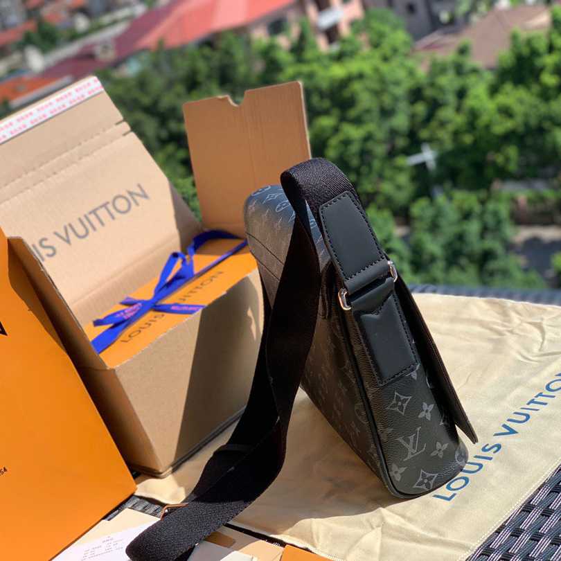 Louis Vuitton District PM Messenger Bag  25-22-8cm - DopestKickz
