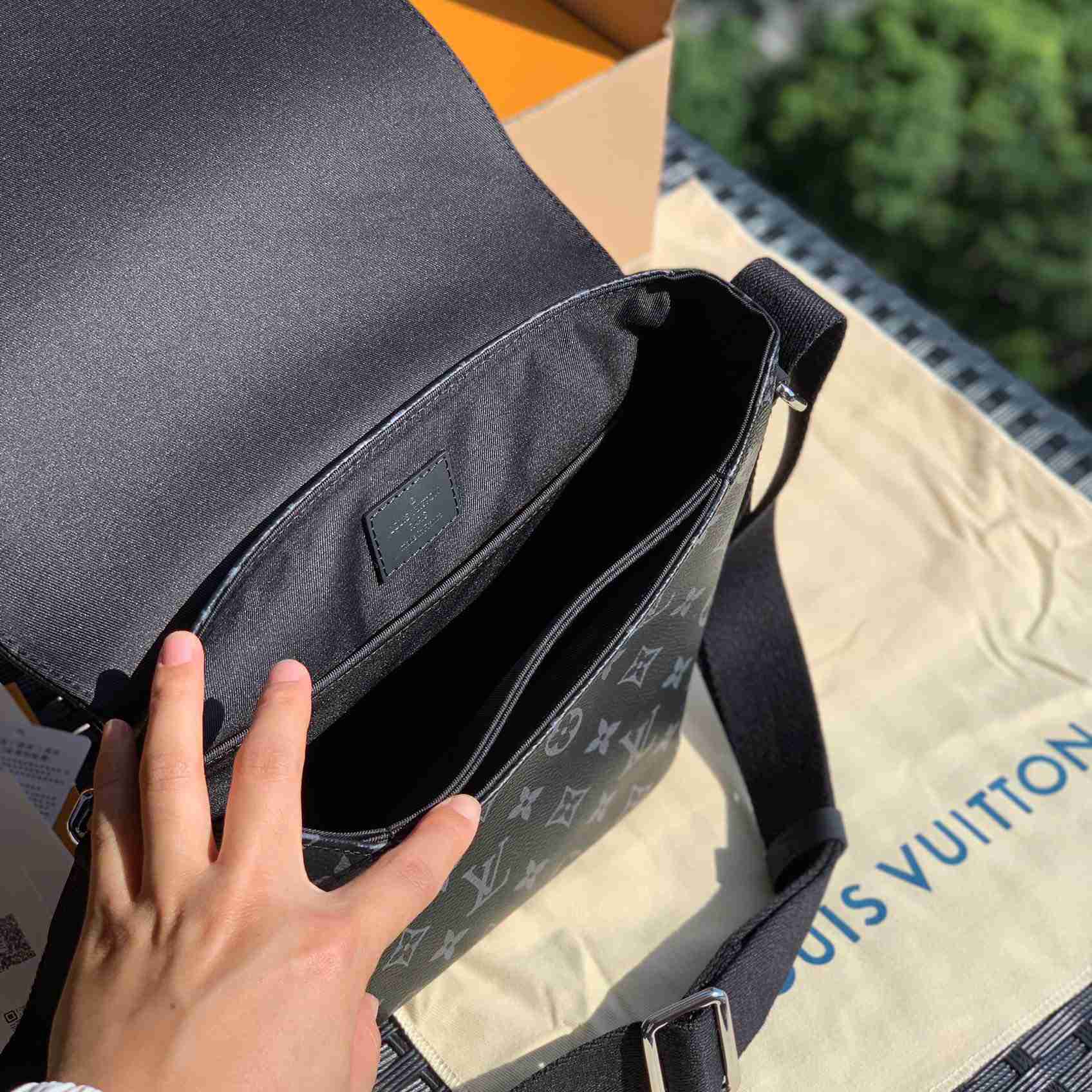 Louis Vuitton District PM Messenger Bag  25-22-8cm - DopestKickz