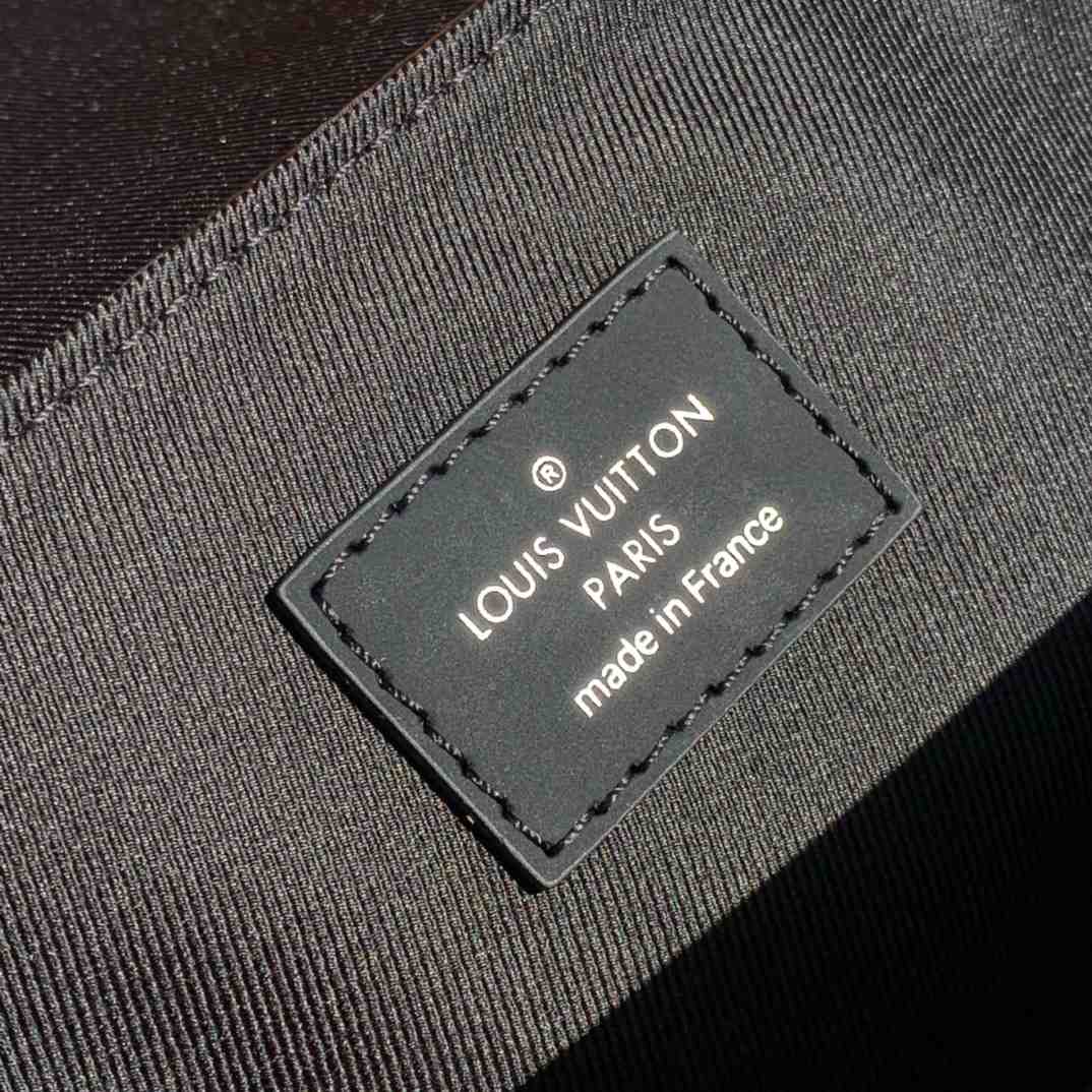 Louis Vuitton District PM Messenger Bag  25-22-8cm - DopestKickz