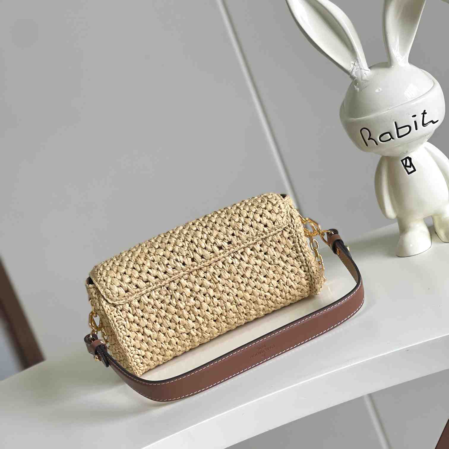 Louis Vuitton Twist West  M25030 - DopestKickz