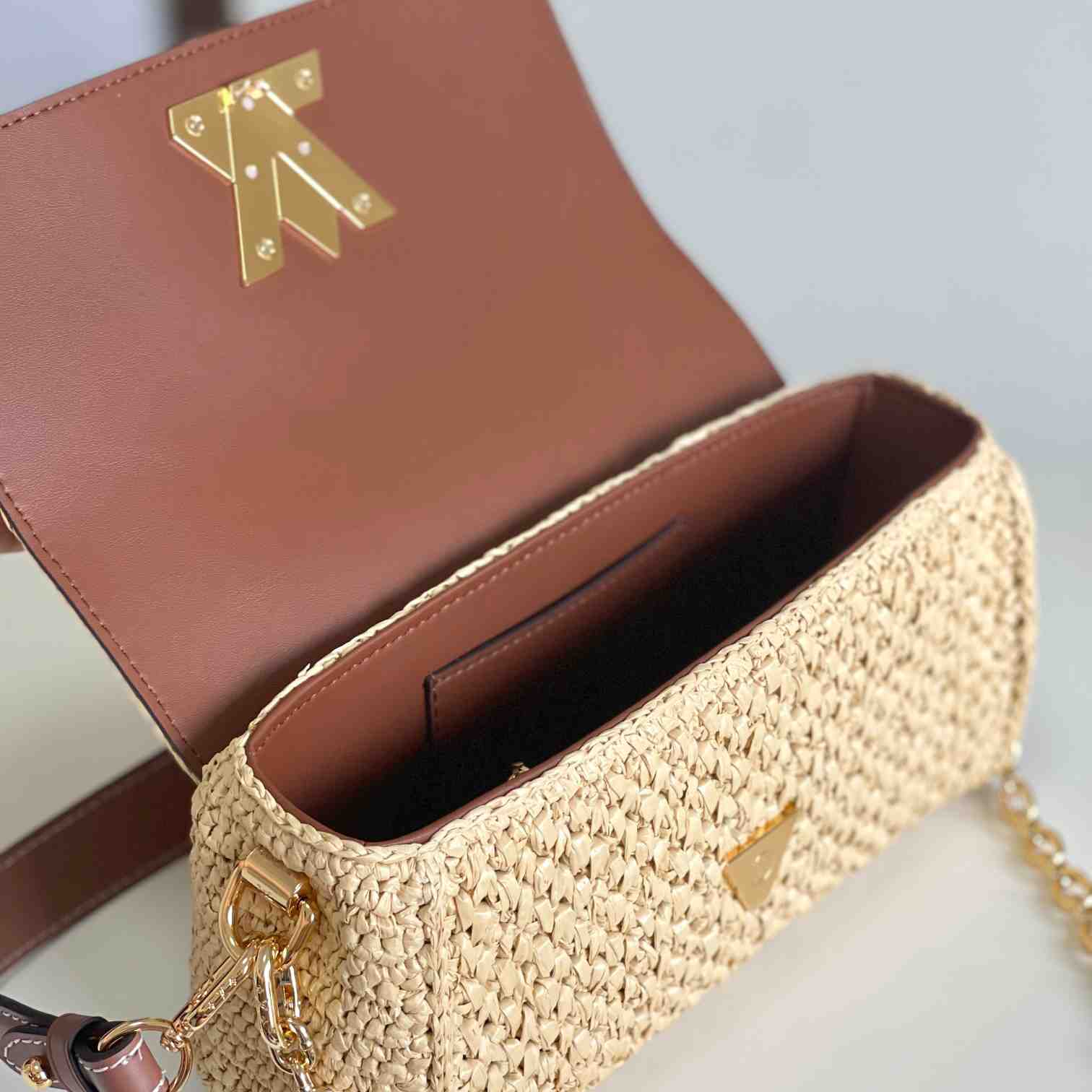 Louis Vuitton Twist West  M25030 - DopestKickz