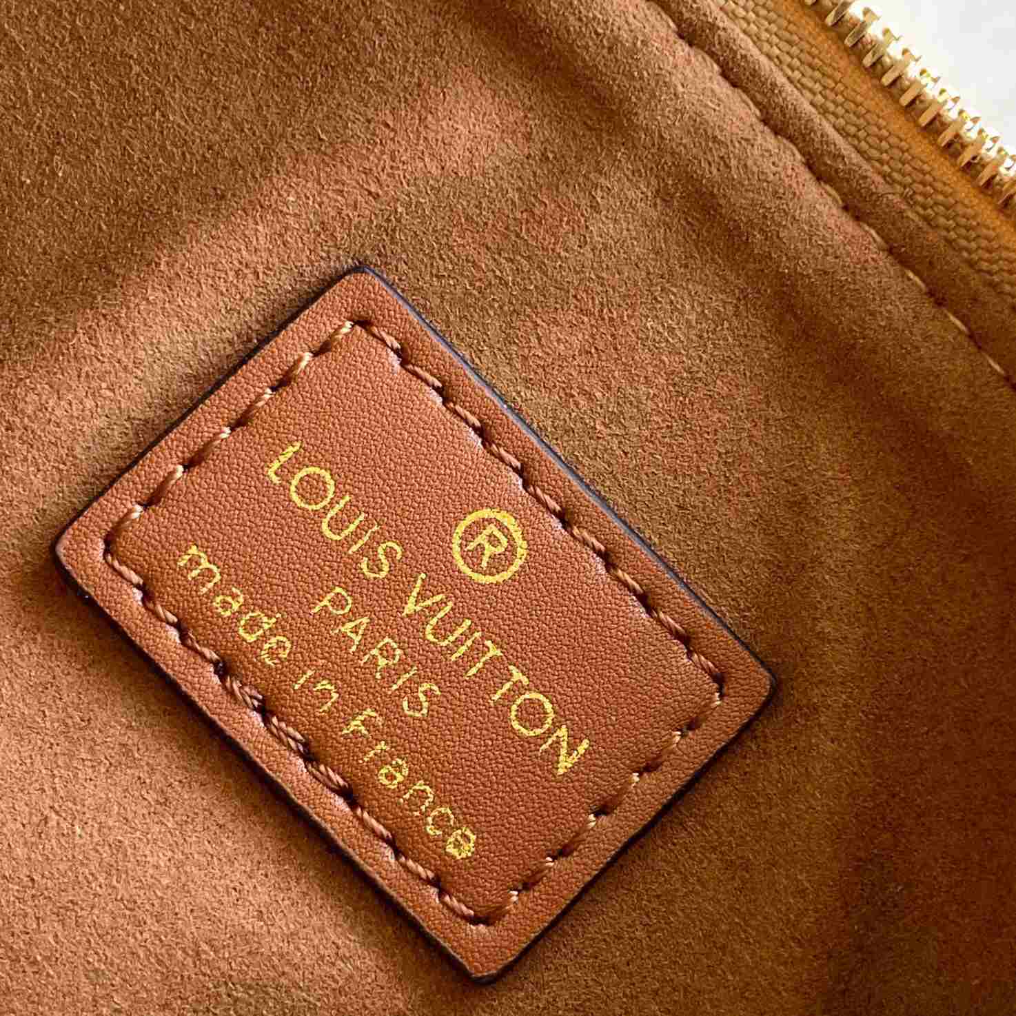 Louis Vuitton CarryAll PM  M11843 - DopestKickz