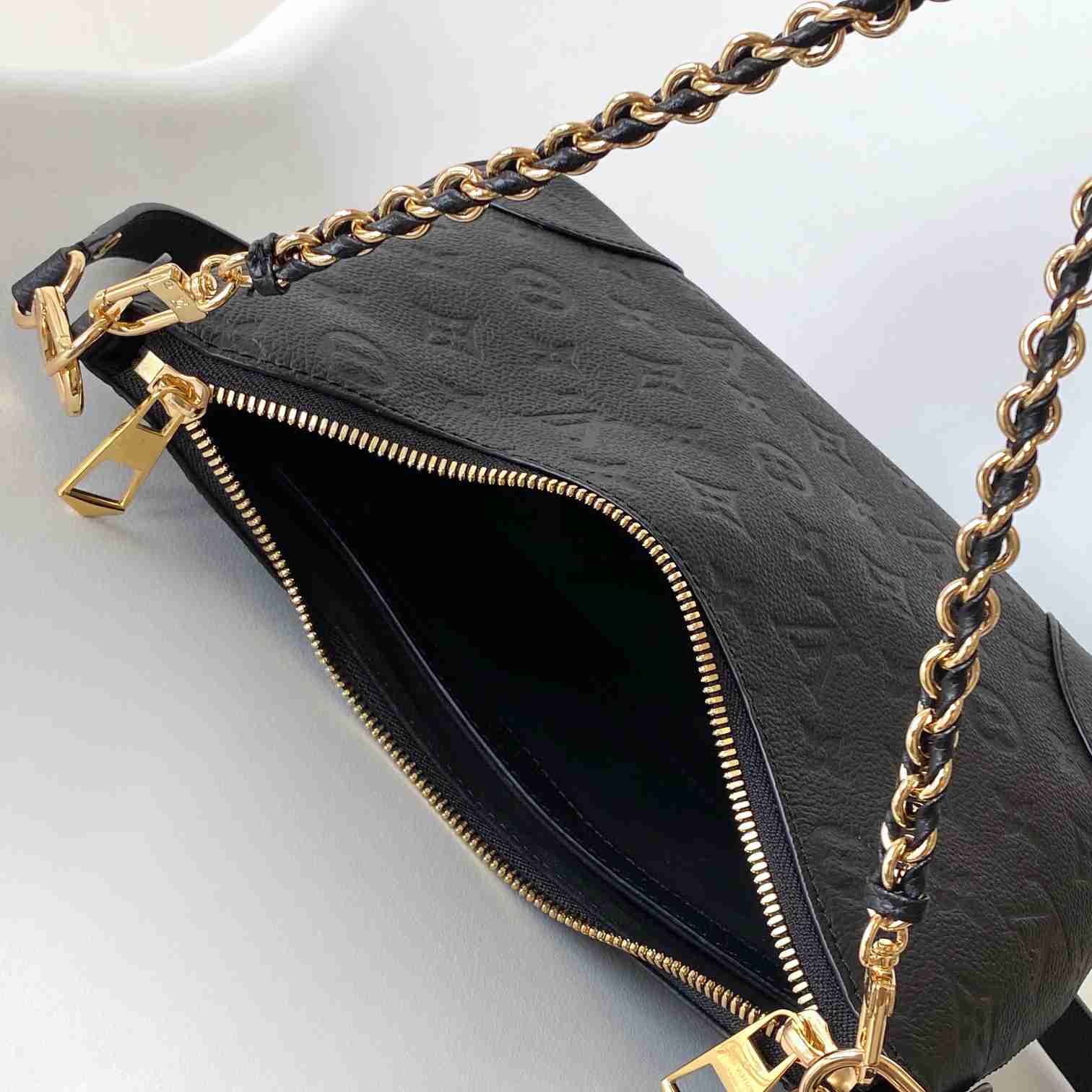 Louis Vuitton Boulogne  M12930 - DopestKickz