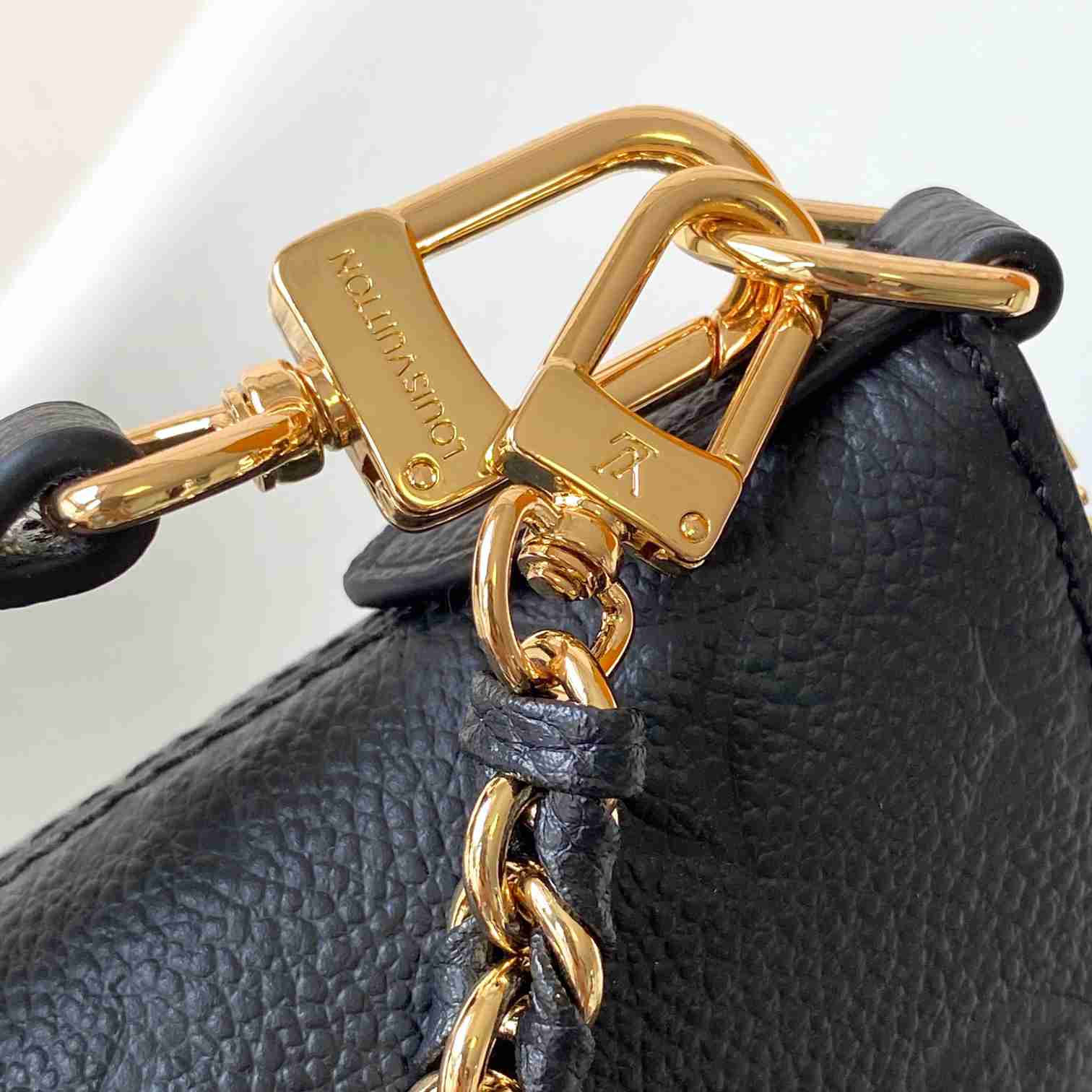 Louis Vuitton Boulogne  M12930 - DopestKickz