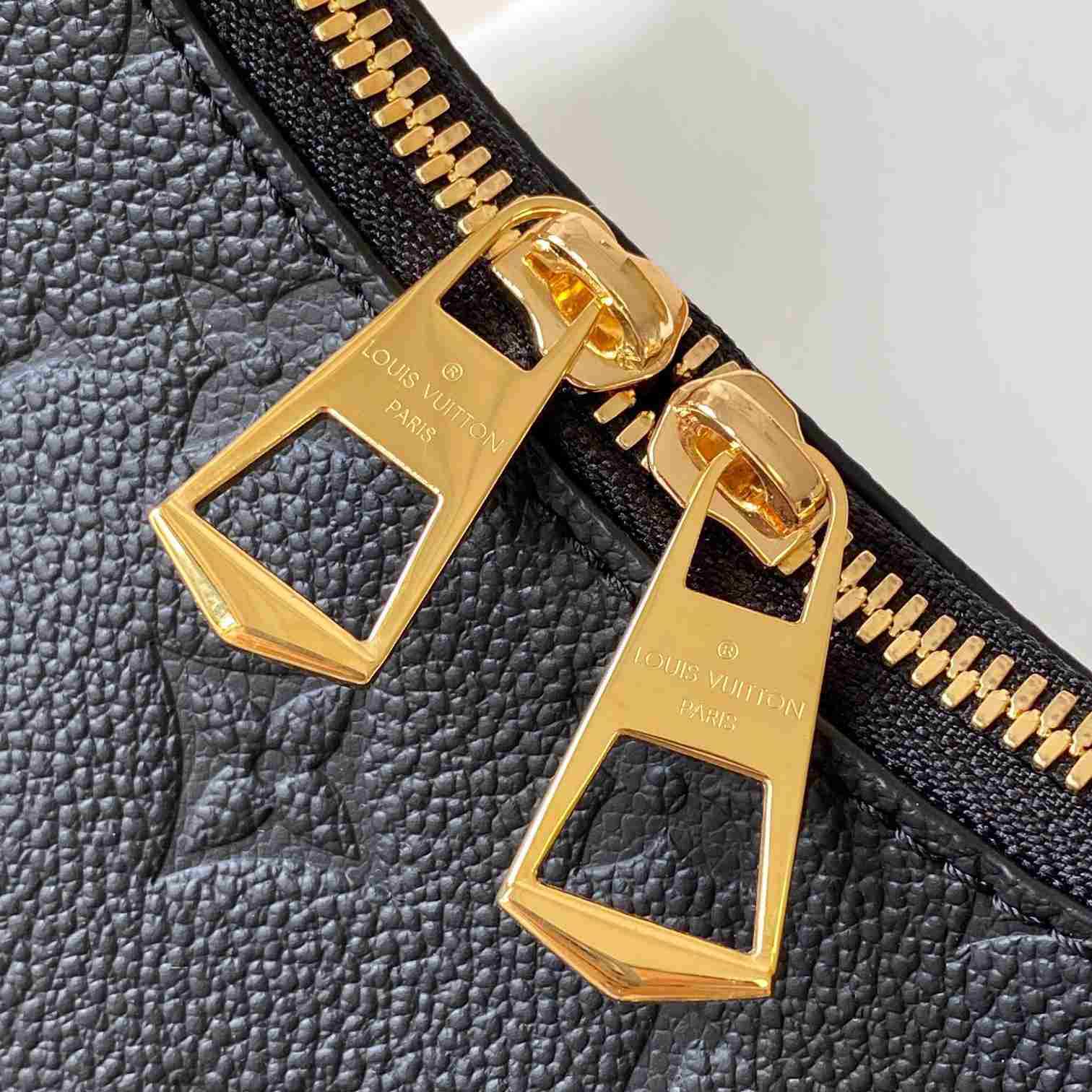 Louis Vuitton Boulogne  M12930 - DopestKickz