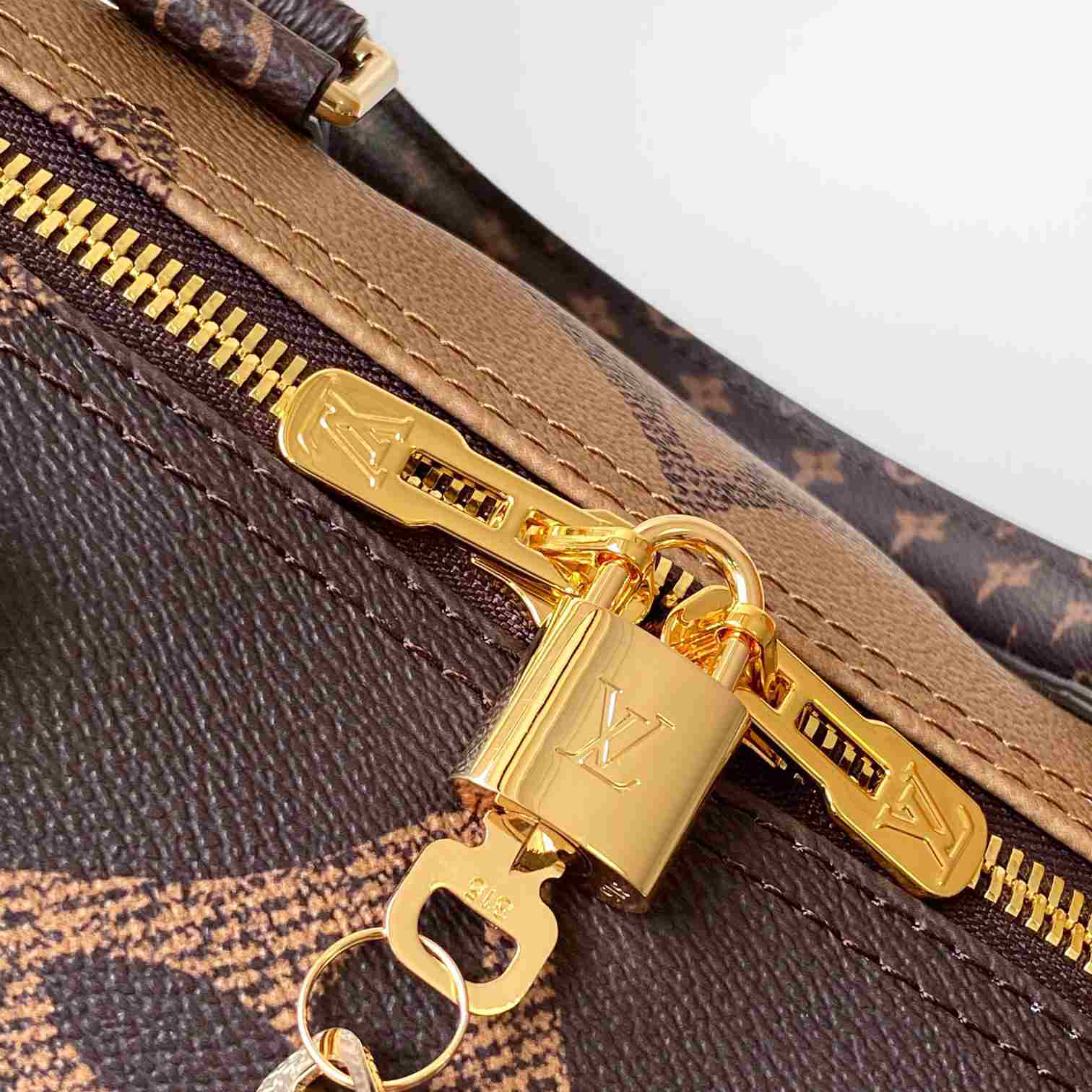 Louis Vuitton Keepall Bandoulière 45  M47211 - DopestKickz
