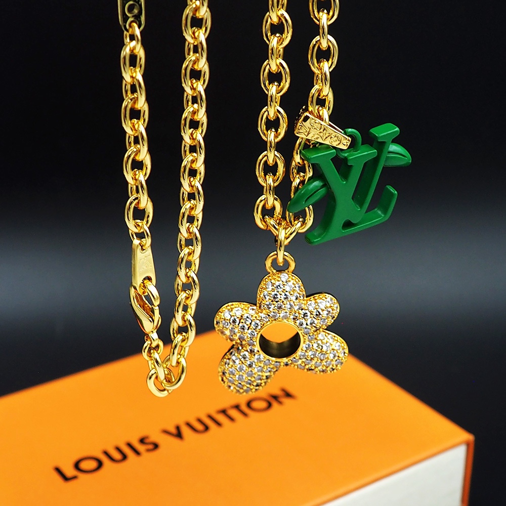 Louis Vuitton LV Blooming Pendant   M01867 - DopestKickz