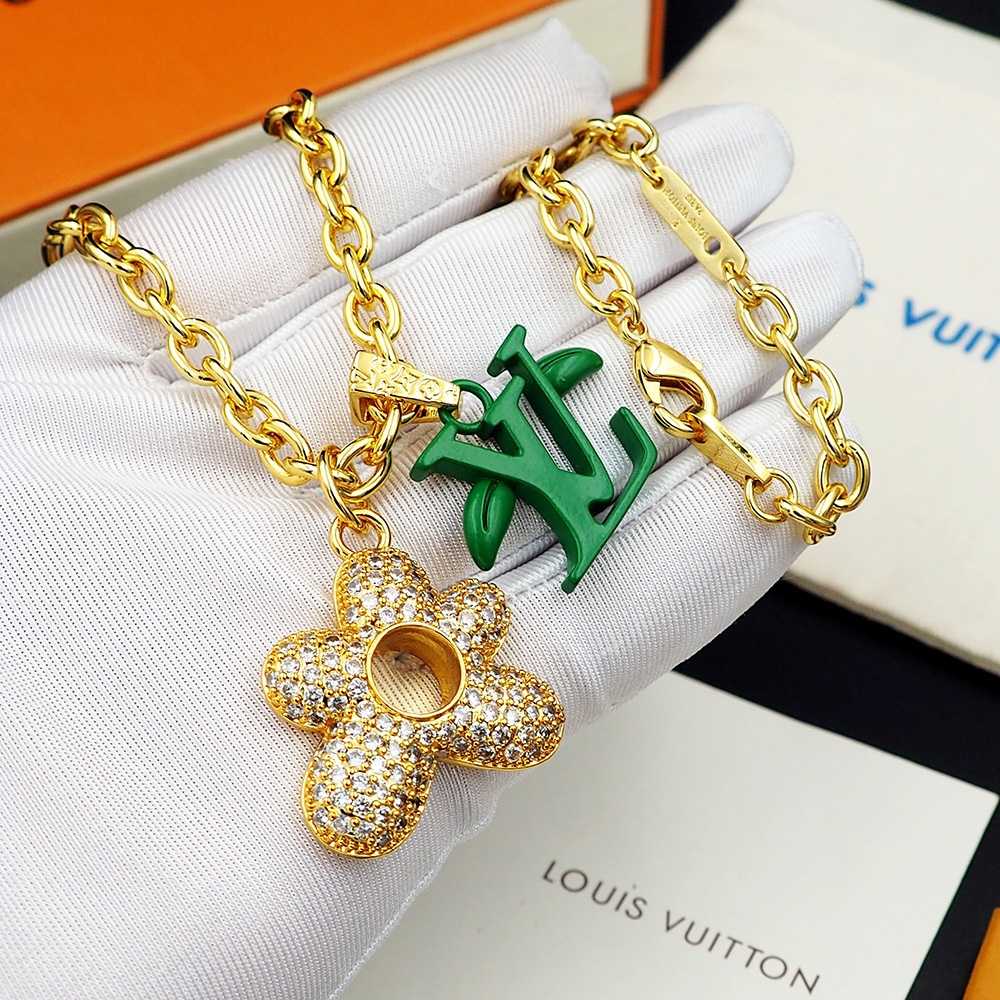Louis Vuitton LV Blooming Pendant   M01867 - DopestKickz