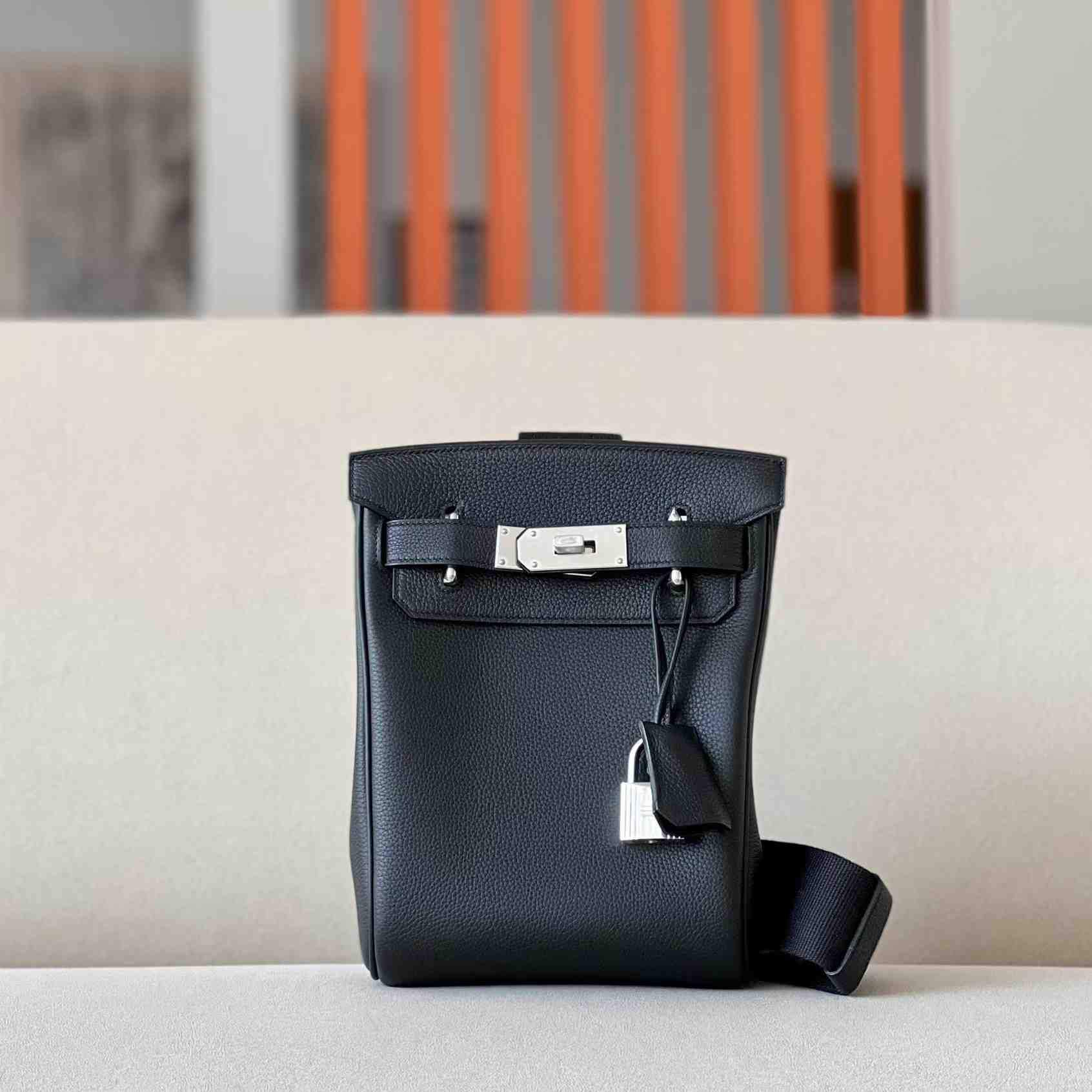 Hermès Kelly Akkad Belt Bag  8X8X25.5cm - DopestKickz