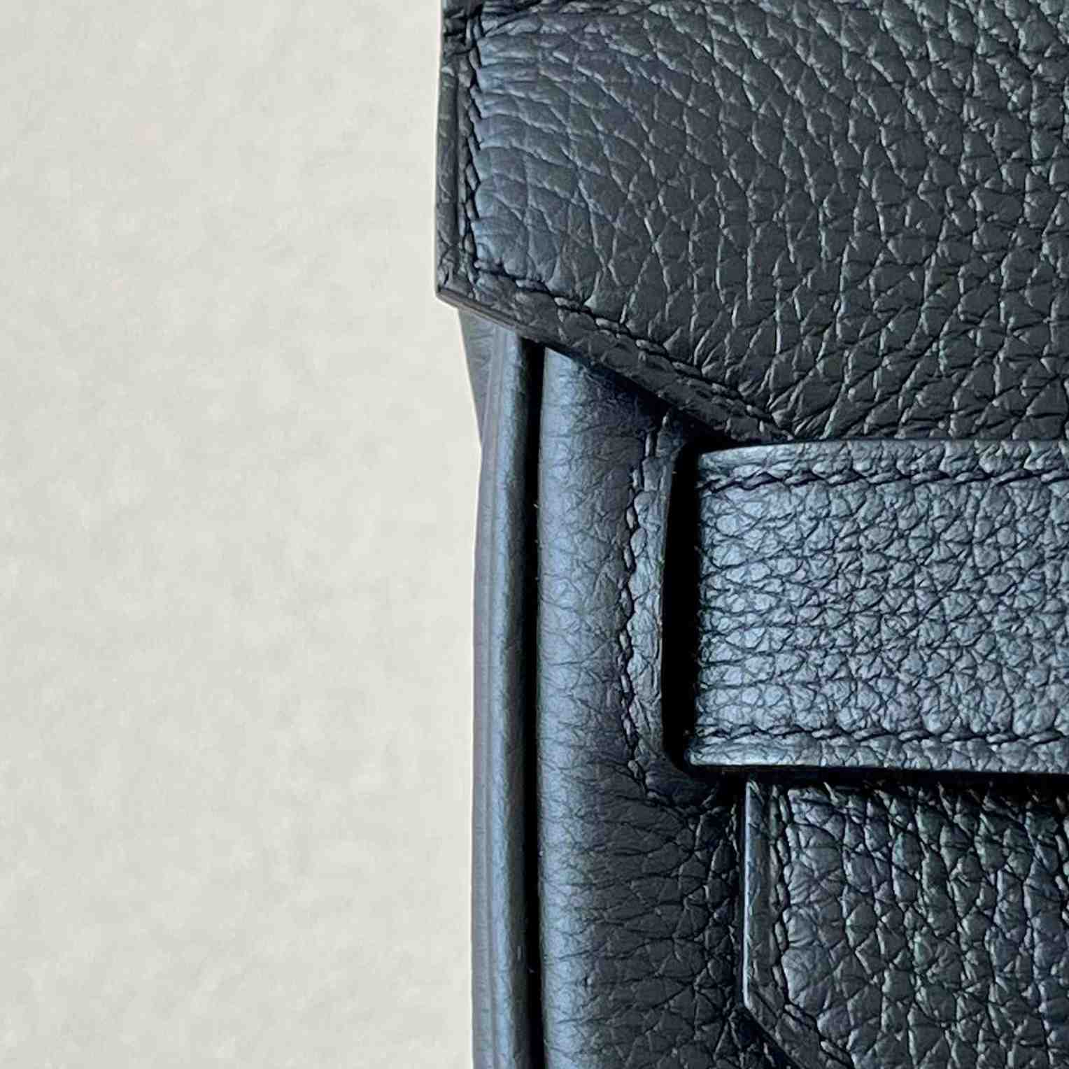 Hermès Kelly Akkad Belt Bag  8X8X25.5cm - DopestKickz