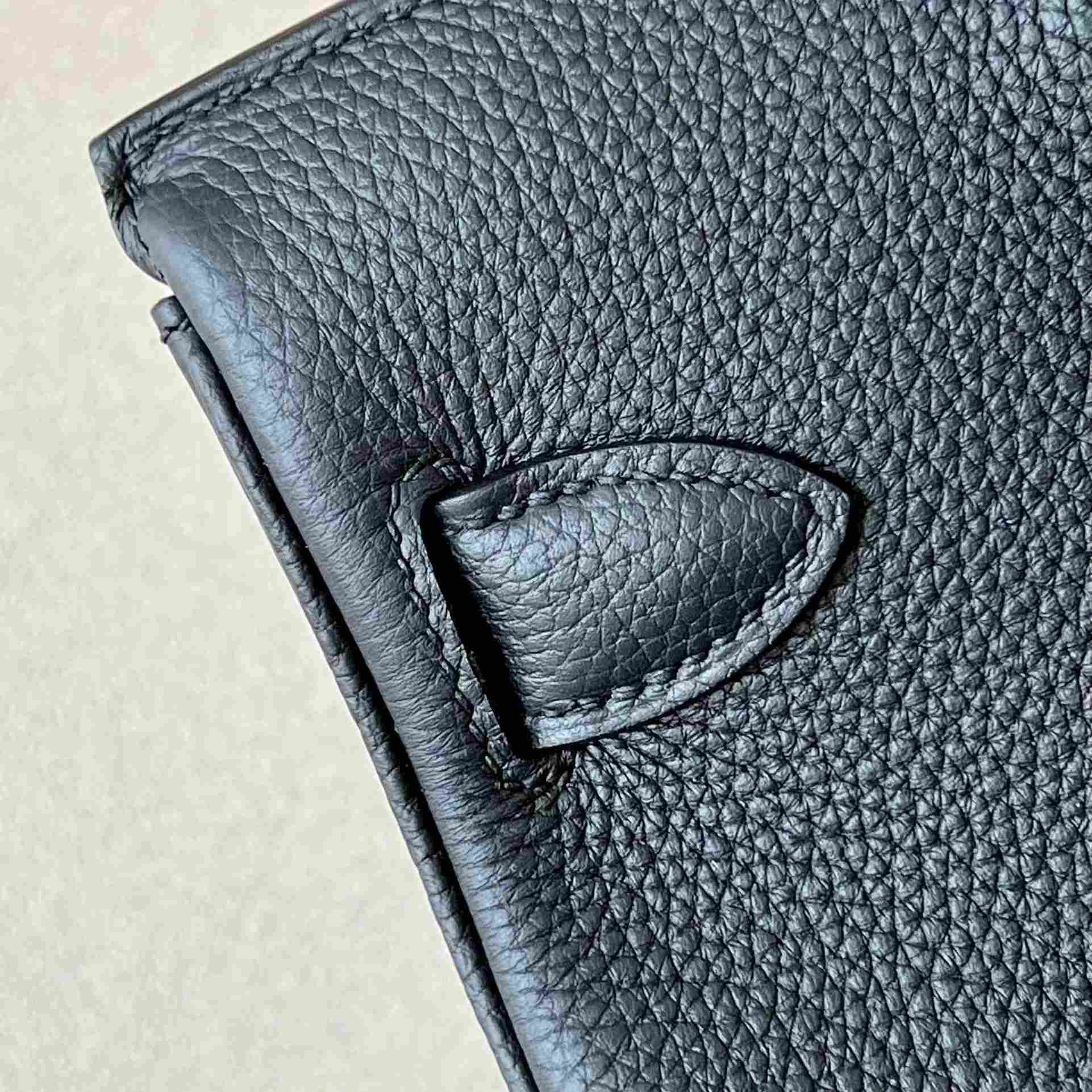 Hermès Kelly Akkad Belt Bag  8X8X25.5cm - DopestKickz