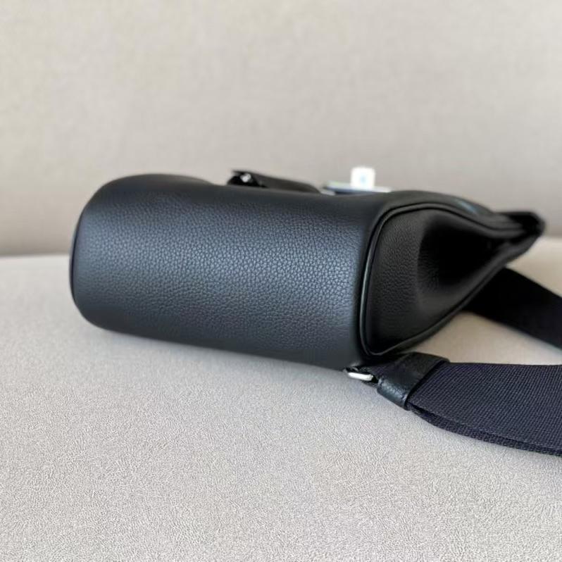 Hermès Kelly Akkad Belt Bag  8X8X25.5cm - DopestKickz