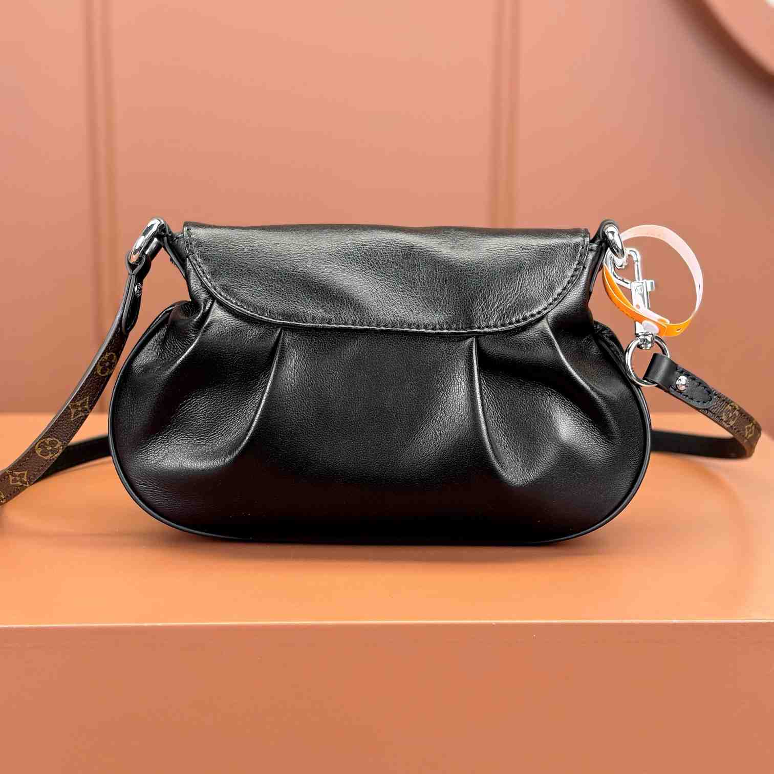 Louis Vuitton Sunset Vibe   M12192 - DopestKickz