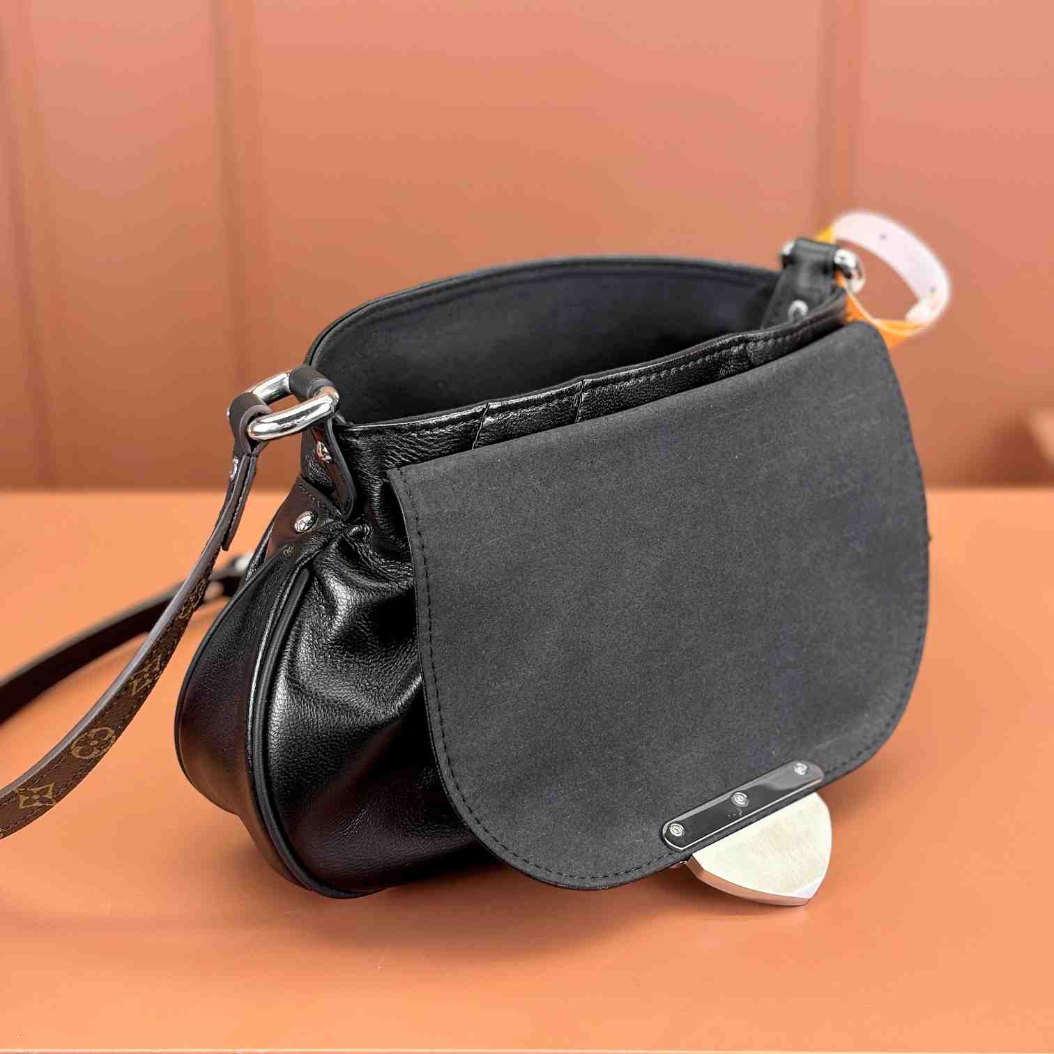 Louis Vuitton Sunset Vibe   M12192 - DopestKickz