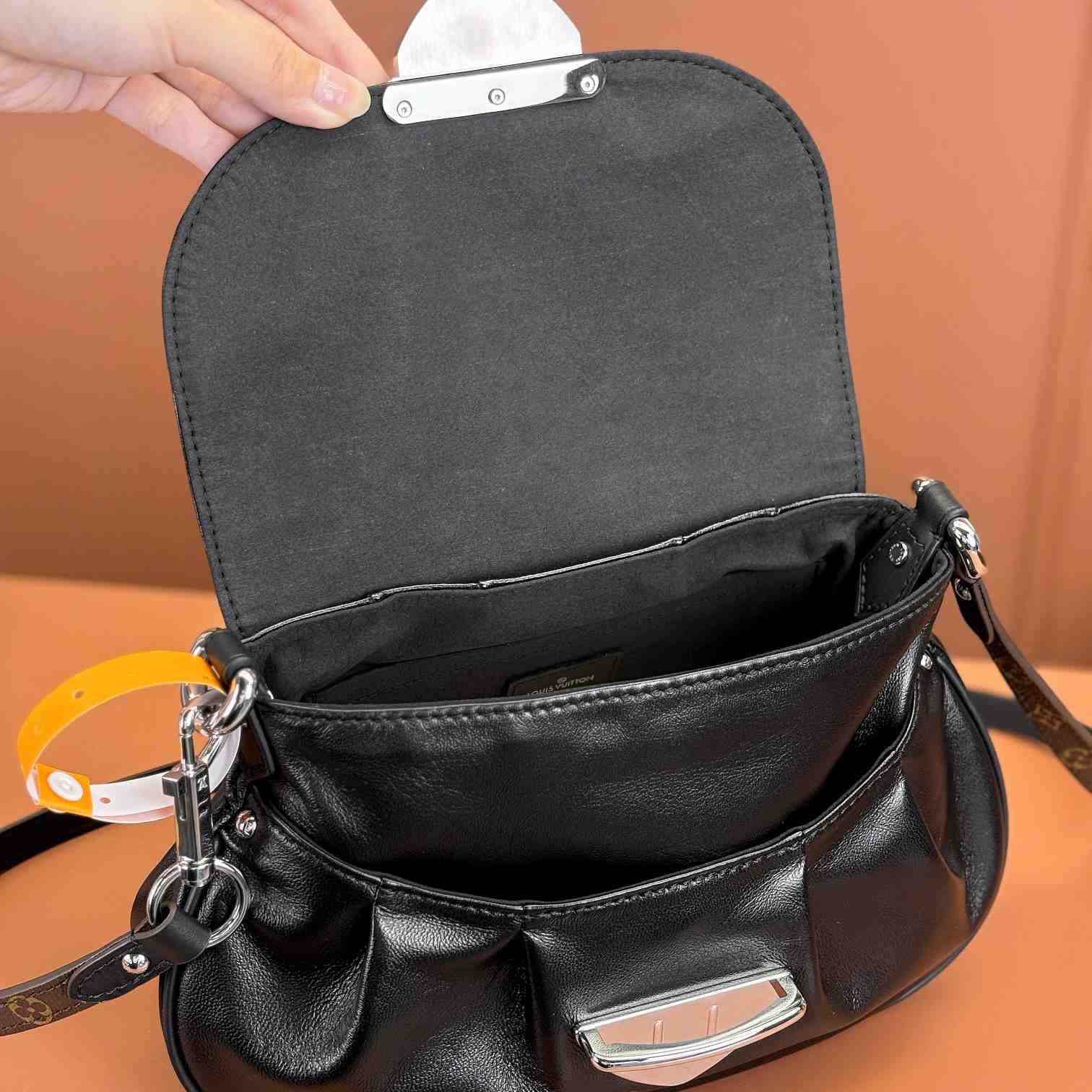 Louis Vuitton Sunset Vibe   M12192 - DopestKickz