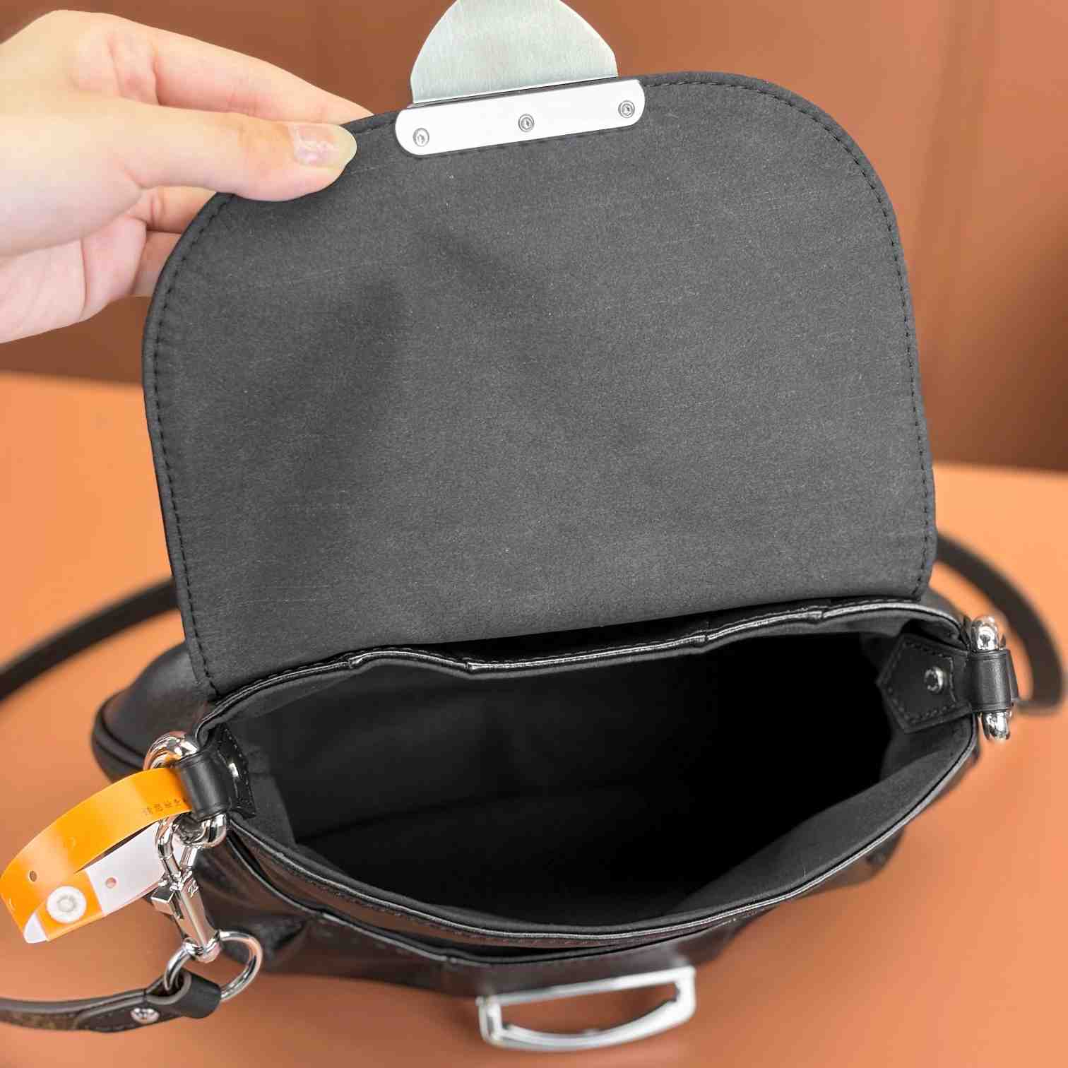 Louis Vuitton Sunset Vibe   M12192 - DopestKickz